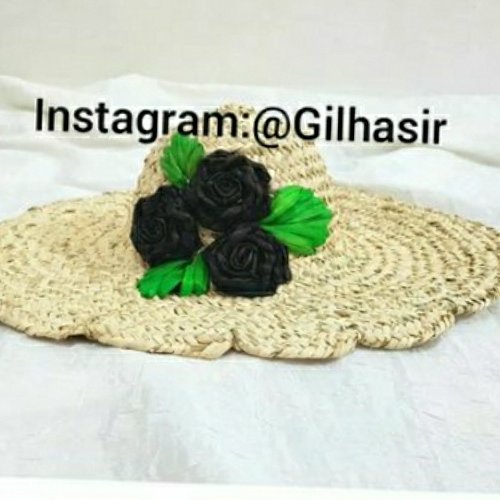 کلاه با گل رز سیاه و ابی