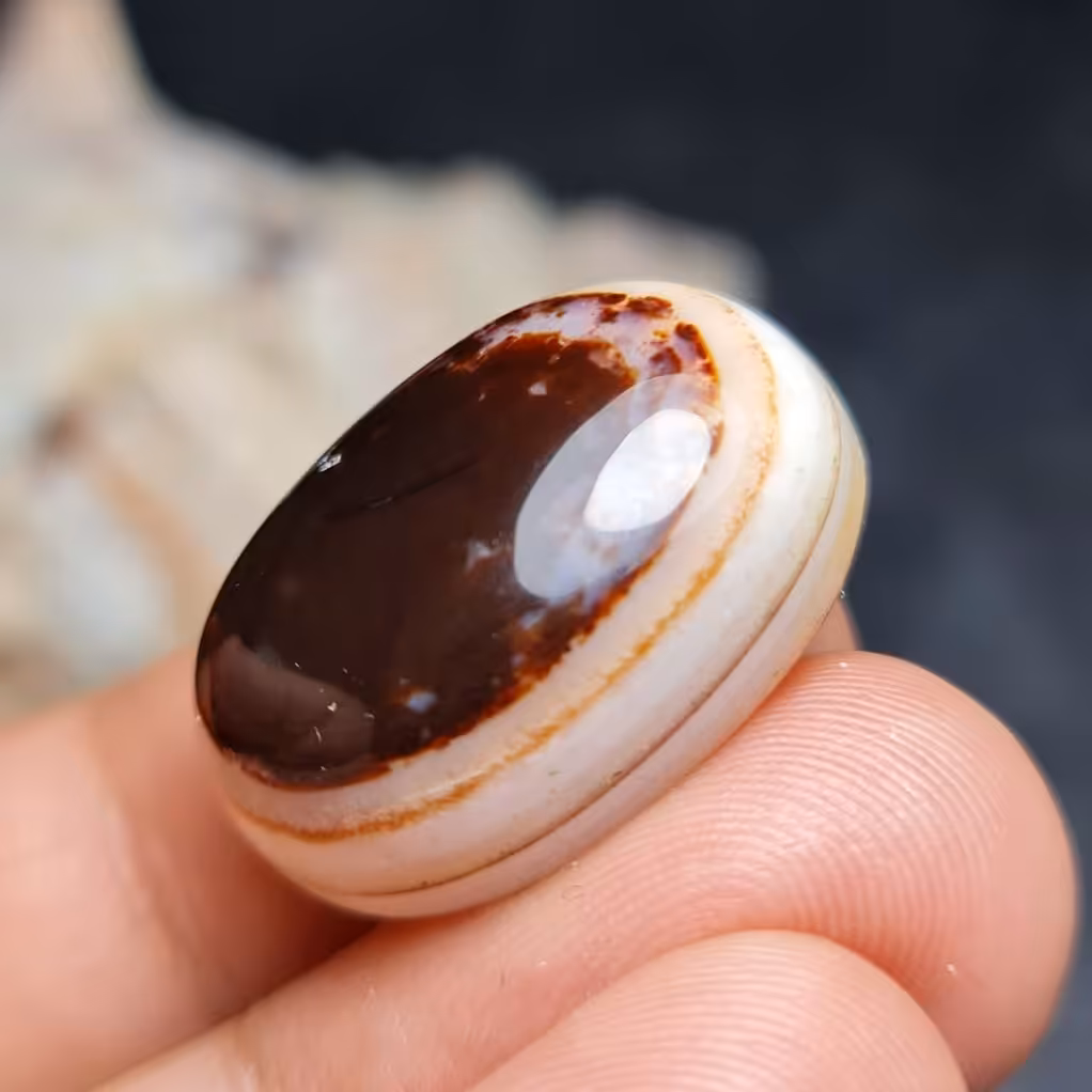 نگین فوق العاده زیبای سنگ عقیق سه پوست خاص اصل معدنی
کد  27253
