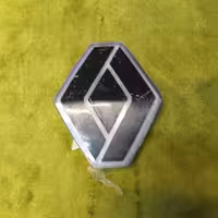 لوگوی نوری جلو پنجره ال نود