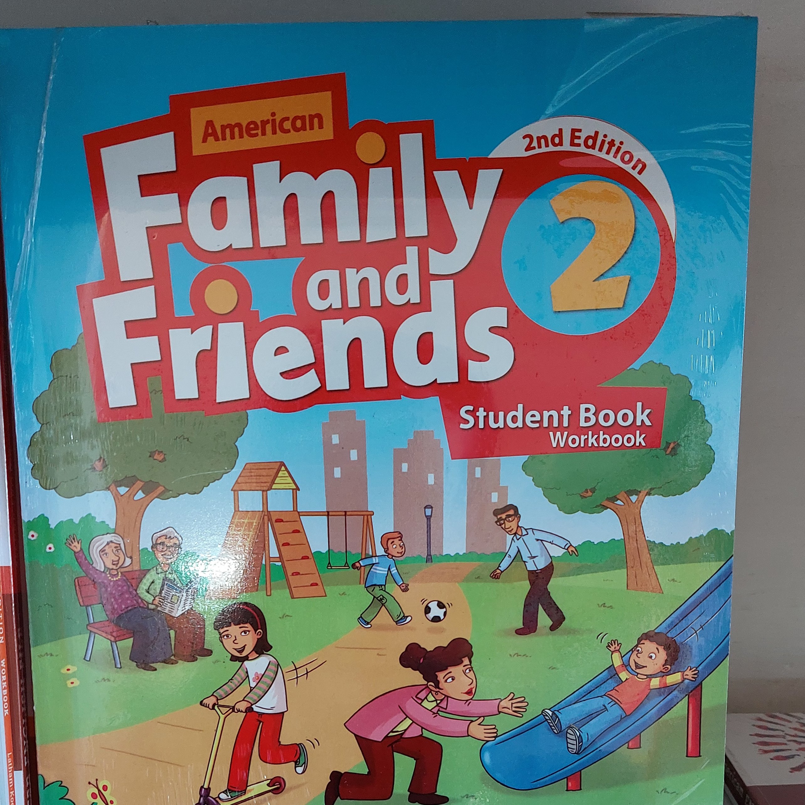 کتاب زبان فامیلی Family 2