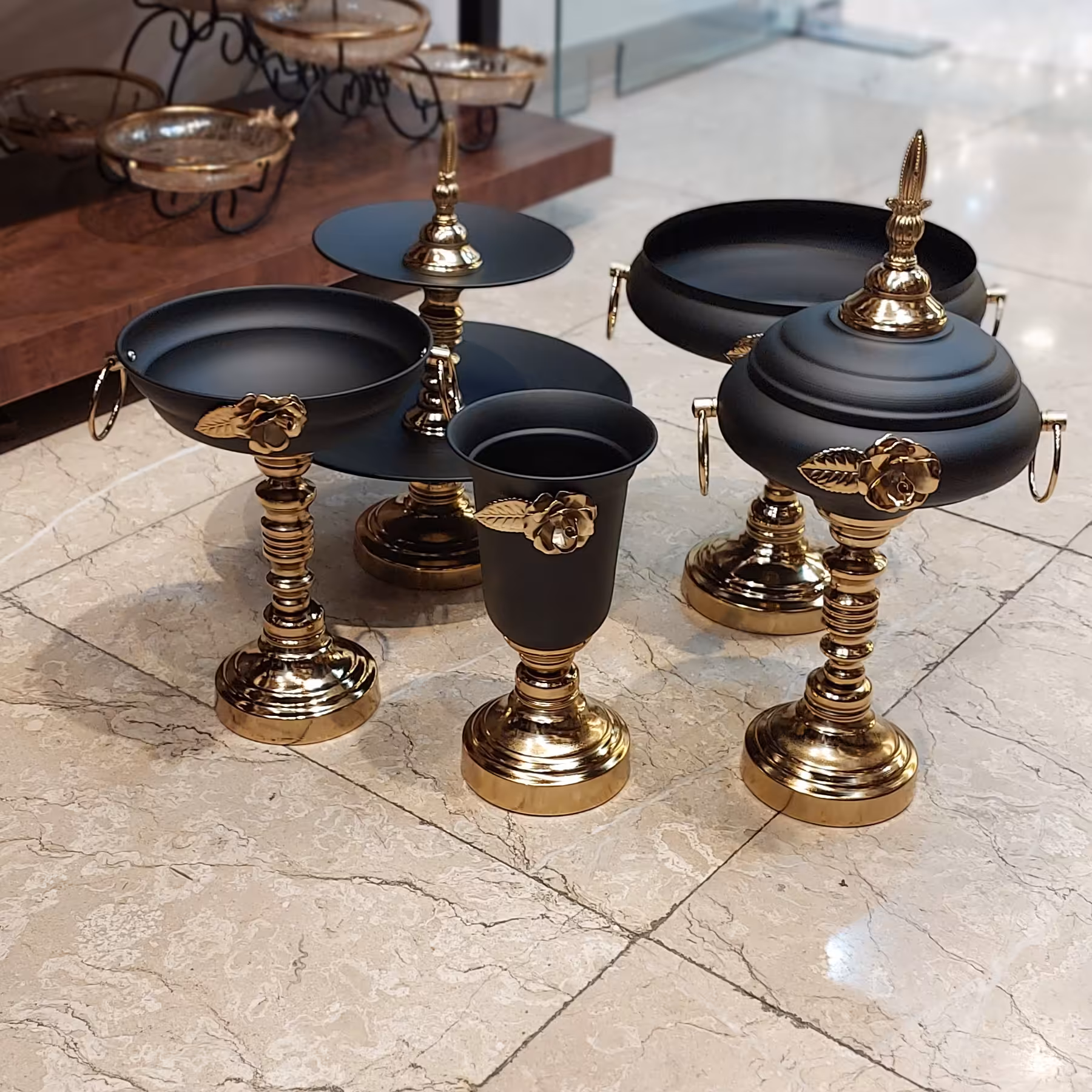 سرویس پذیرایی پایه بلند گل رز مشکی رنگ استاتیک با آبکاری فورتیک برنز  درجه یک