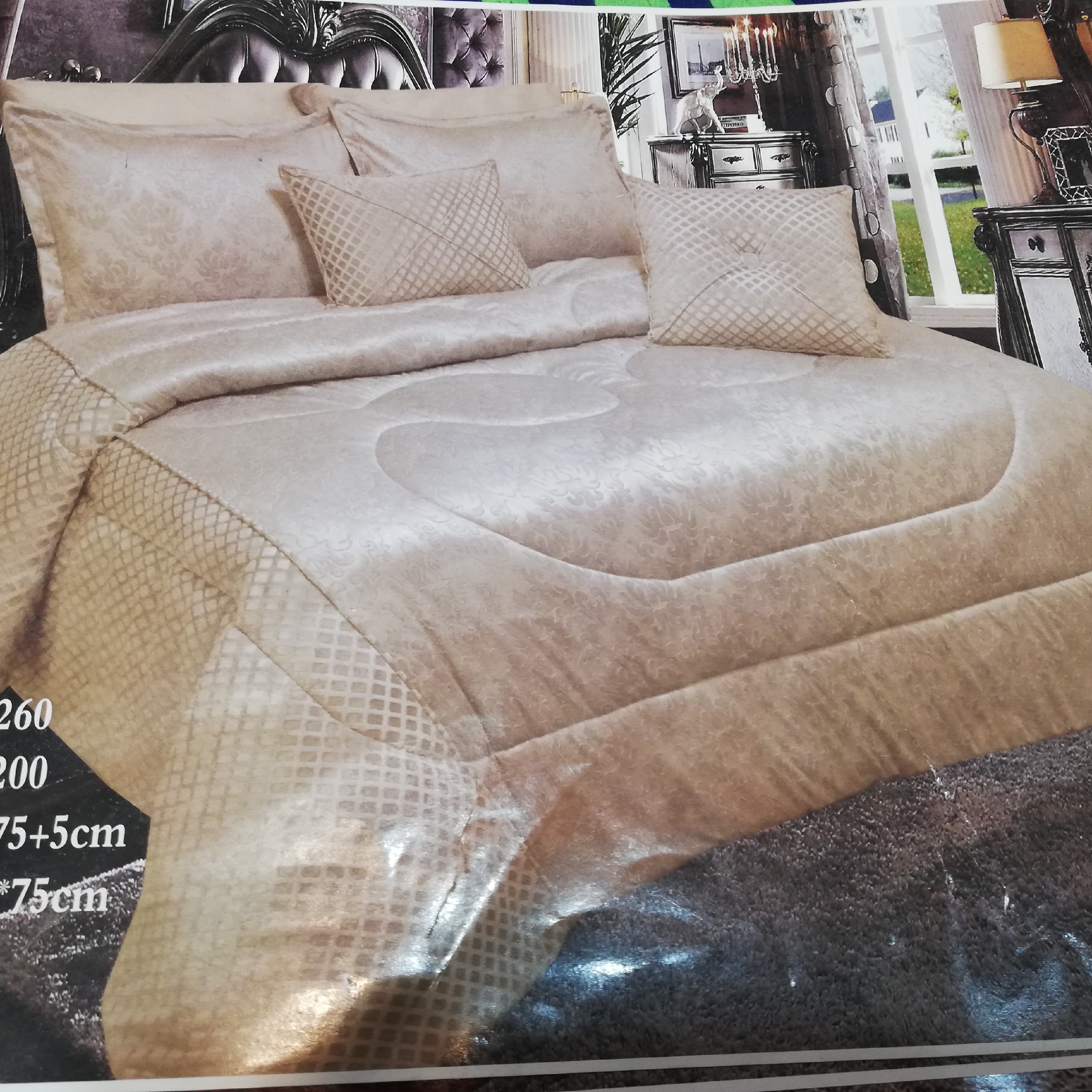 روتختی دونفره مخمل طرح چرم ترک طلایی پررنگ 8 تکه ابعاد 240 در 260 سانتیمتر وزن 6500 گرم