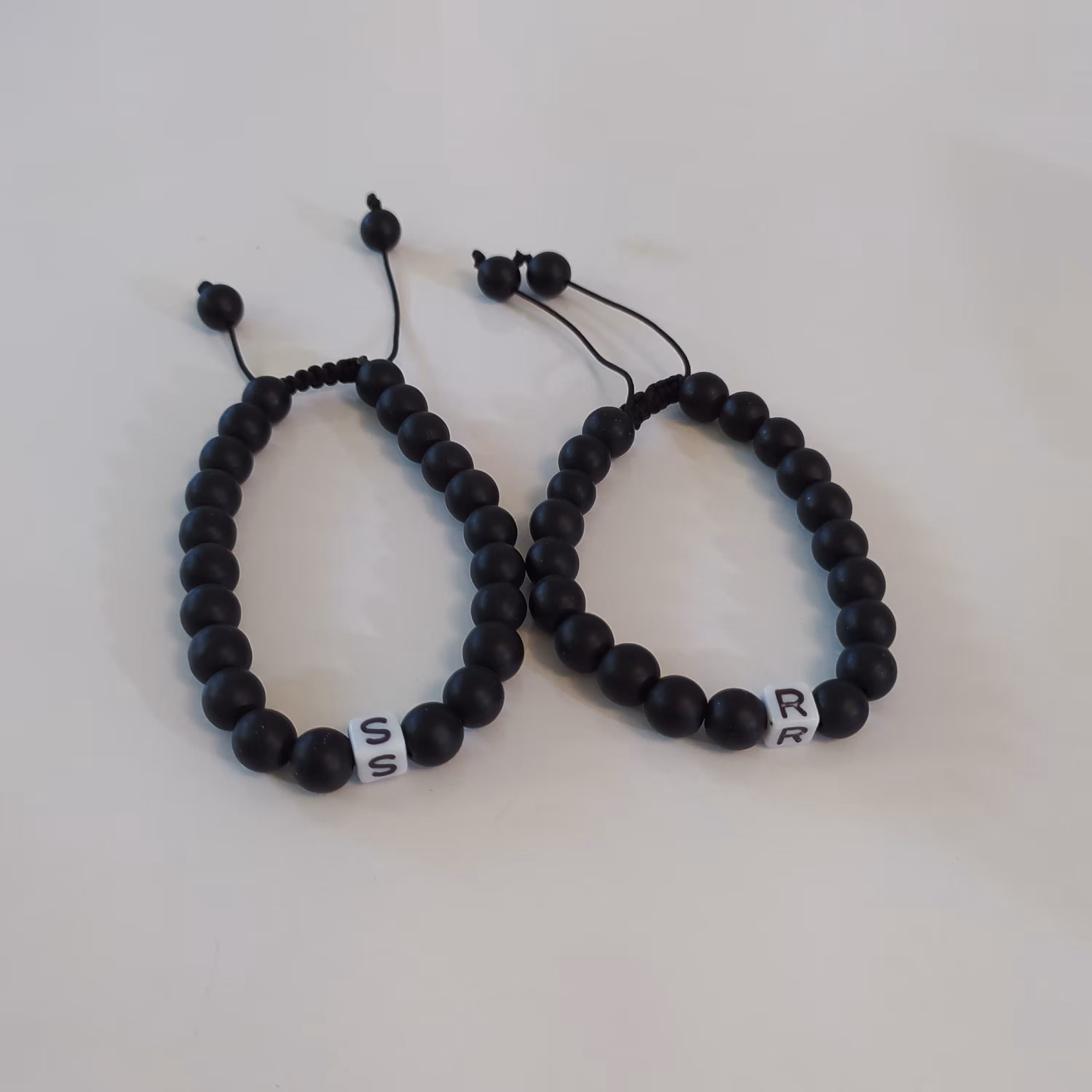 دستبند دوستی سنگ اونیکس سفارش حروف به دلخواه شما