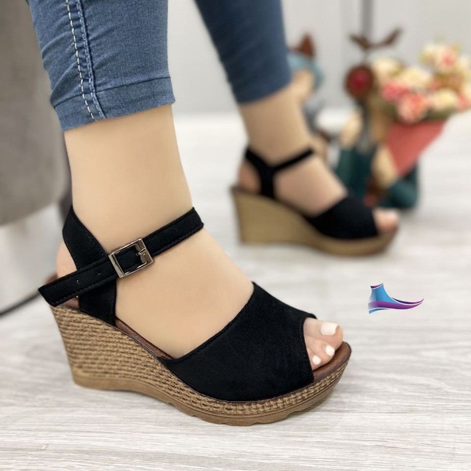 صندل لژ دار زنانه
