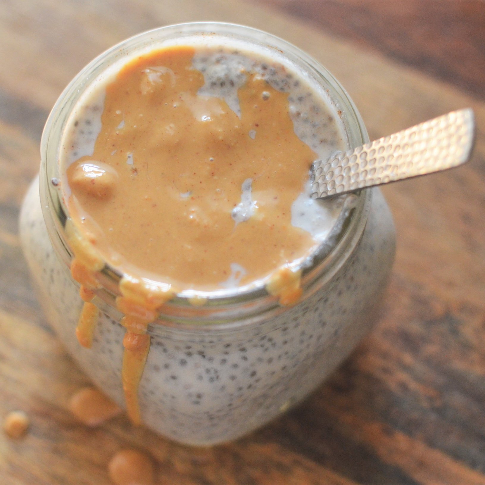 کره بادام زمینی با دانه چیا peanut butter with chia seeds