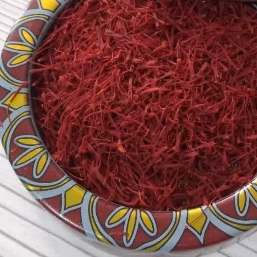 زعفران سرگل اعلا در ظرف خاتم  با وزن 1مثقال بسیار خوش عطر و تازه 