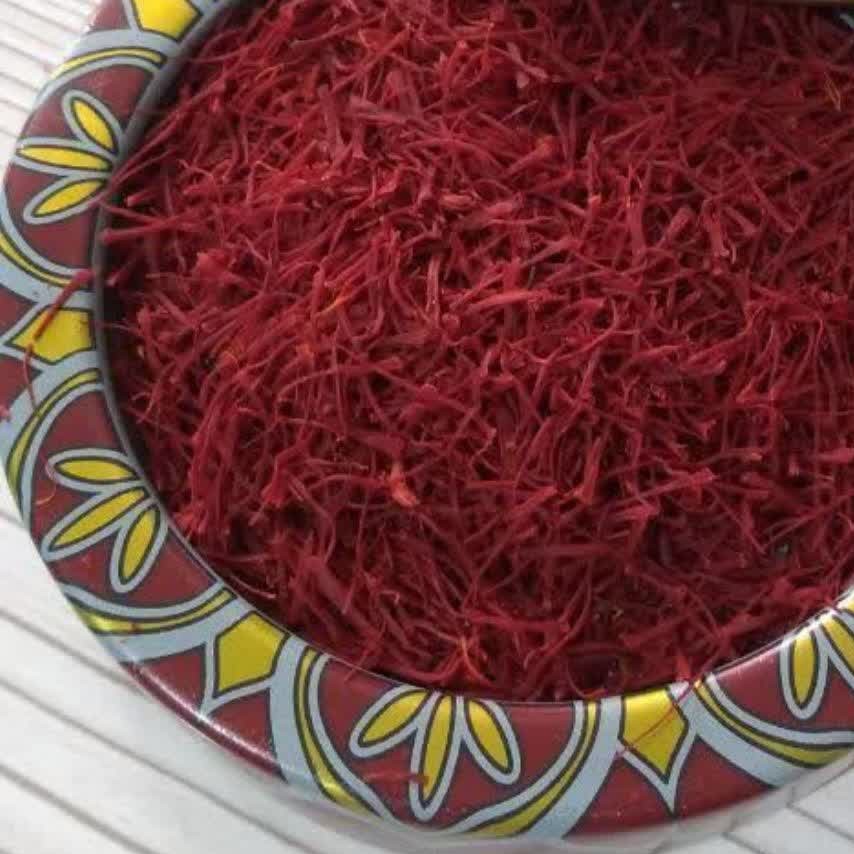 زعفران سرگل اعلا در ظرف خاتم با وزن 1مثقال بسیار خوش عطر و تازه