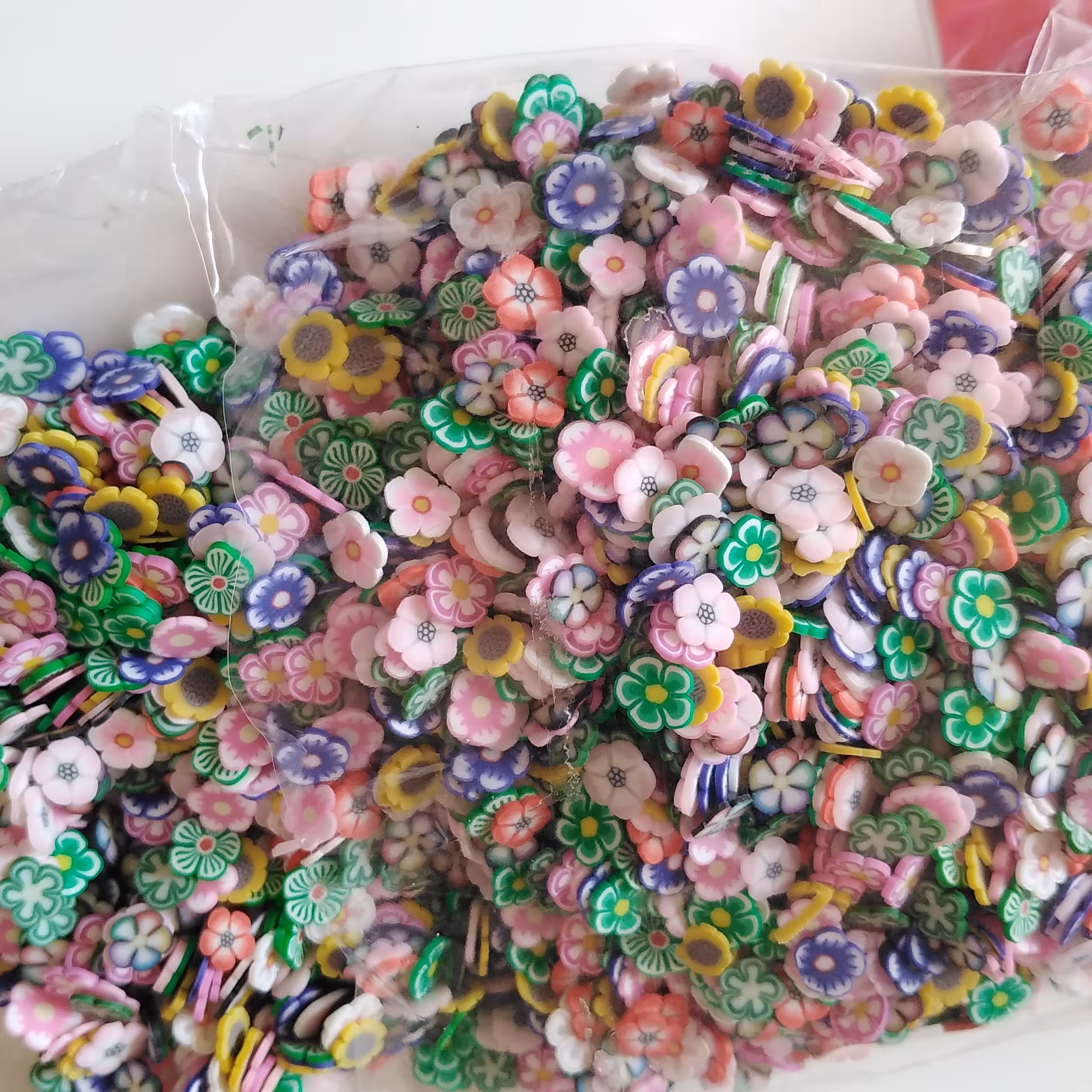 فیمو طرح گلهای بهاری مخصوص کارهای هنری در بسته بندی های 100 گرمی