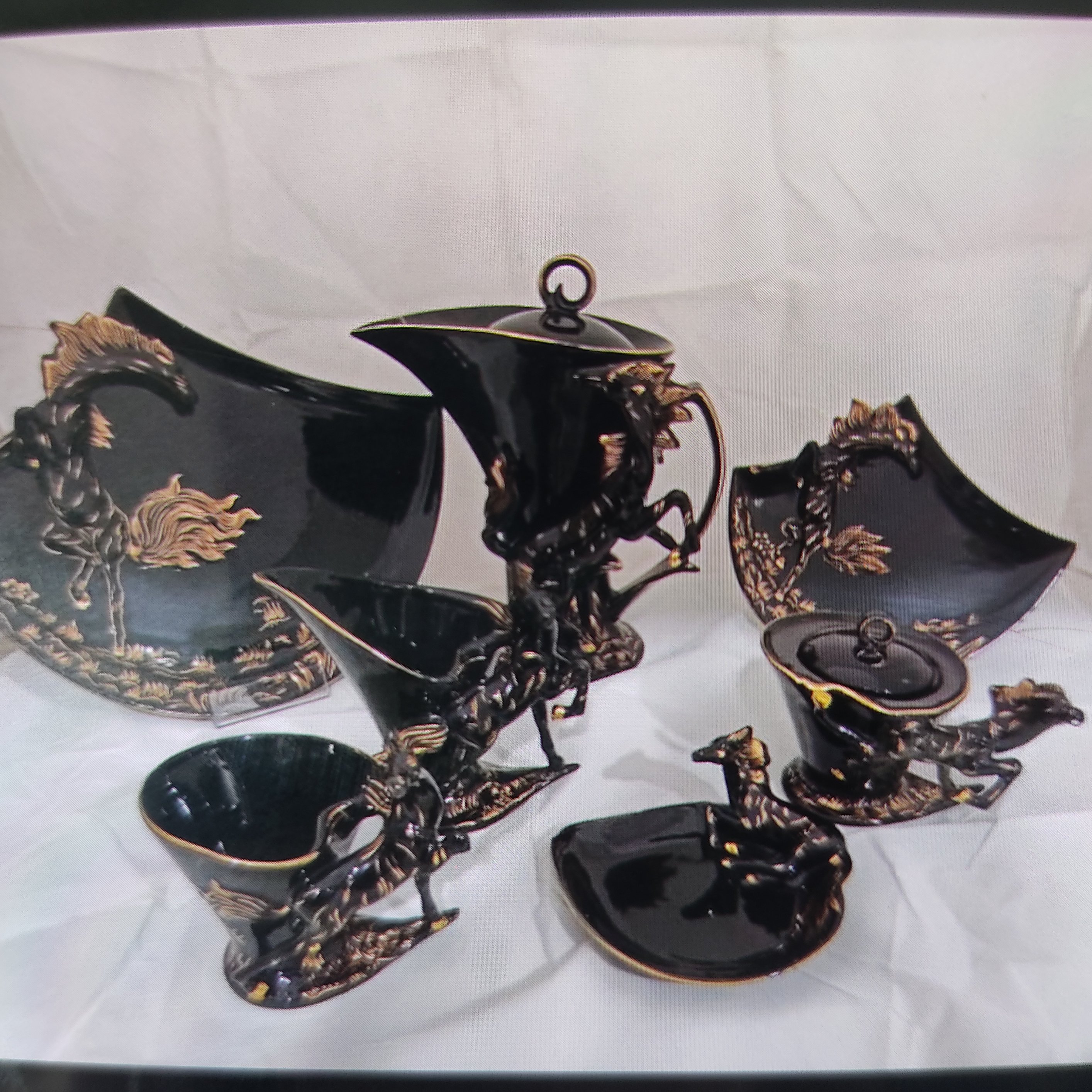 سرویس عصرانه خوری طرح اسب ، رنگ مشکی ، 24 پارچه