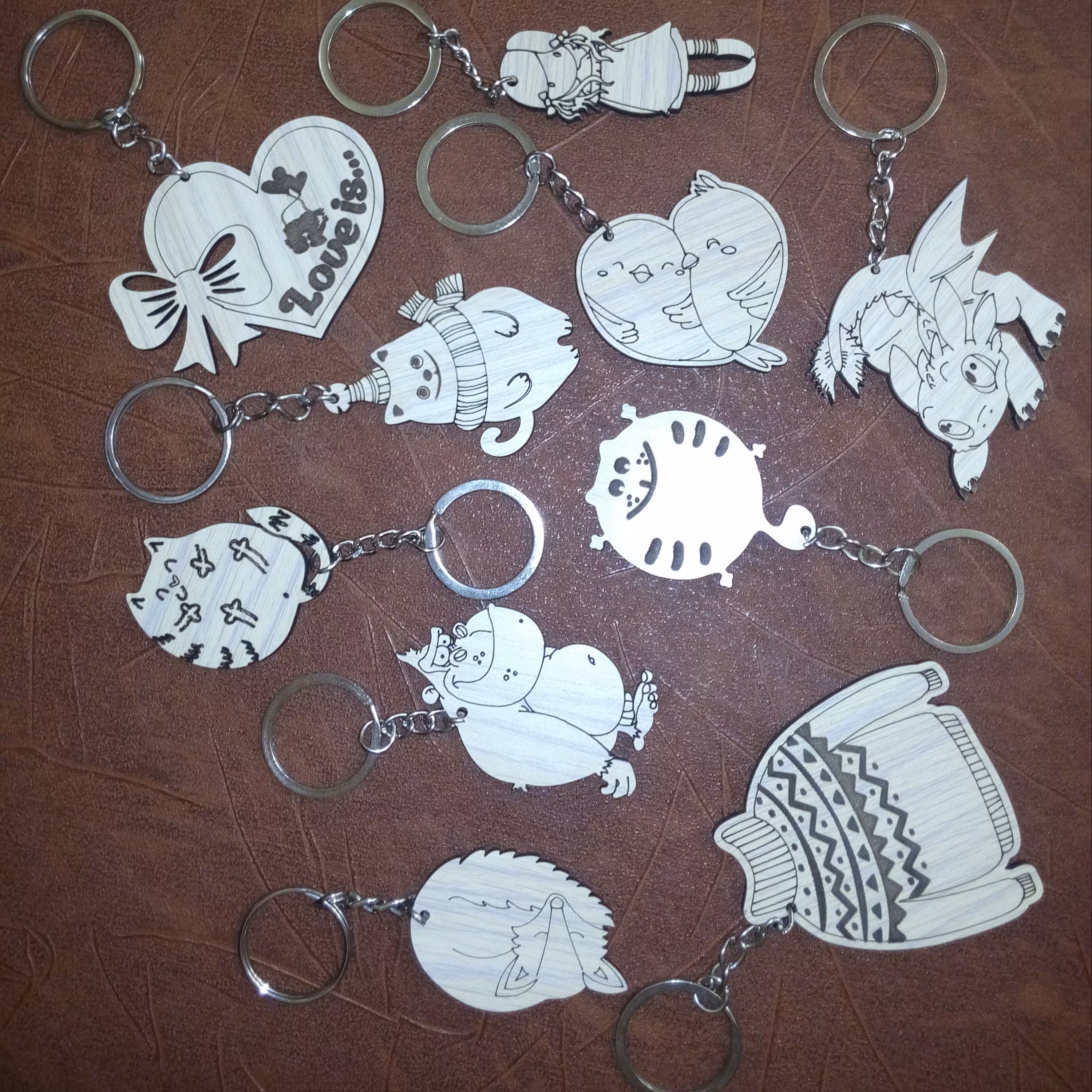 جاسویچی زیبا در طرحهای مختلف با حلقه حدودا 4 سانتی