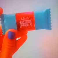 تینت لب طرح شکلات رنگ صورتی و قرمز 