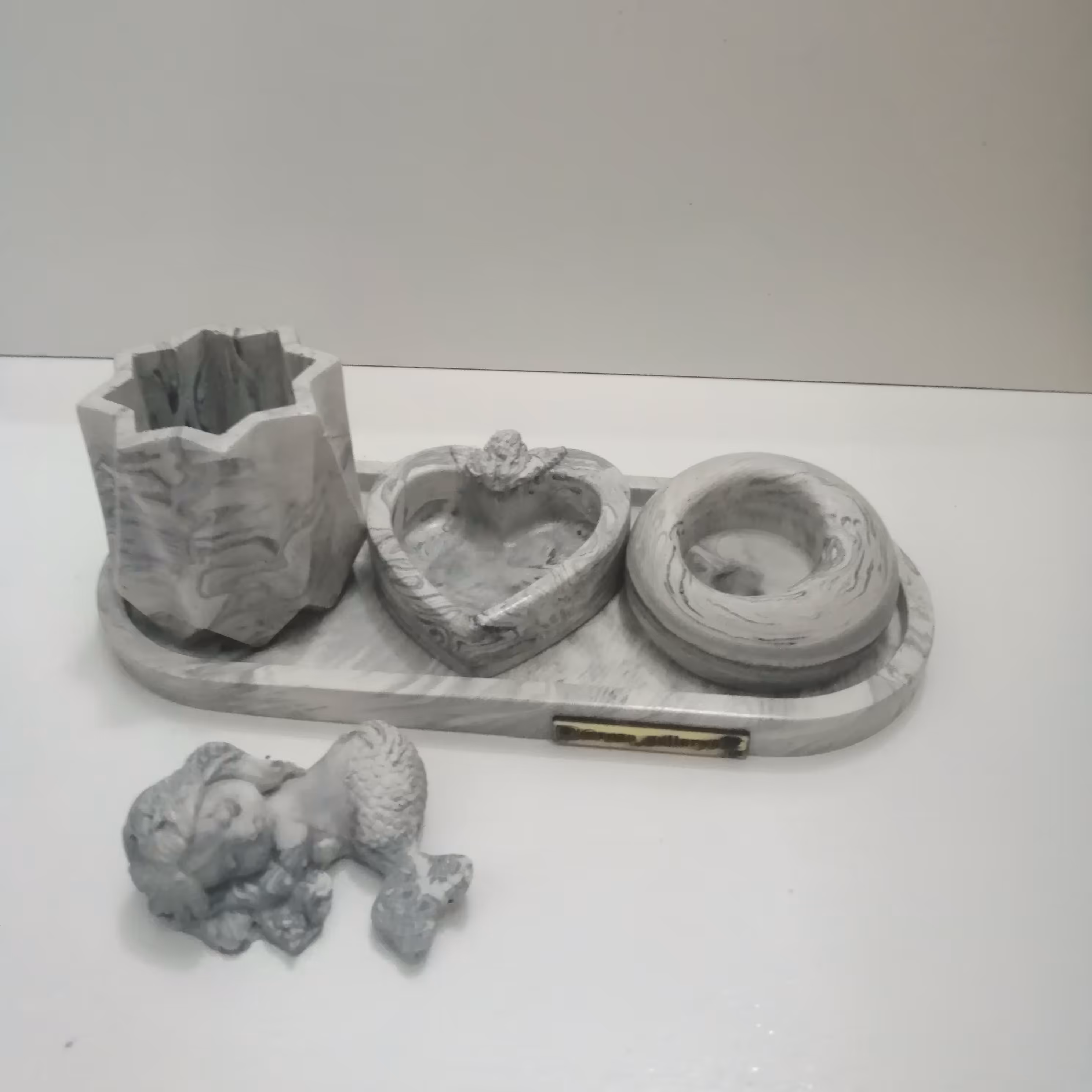 ست چهار تیکه ابروبادی رنگ سفید طوسی قابل اجرا در رنگبندی دلخواه هدیهٔ ای زیبا و شیک