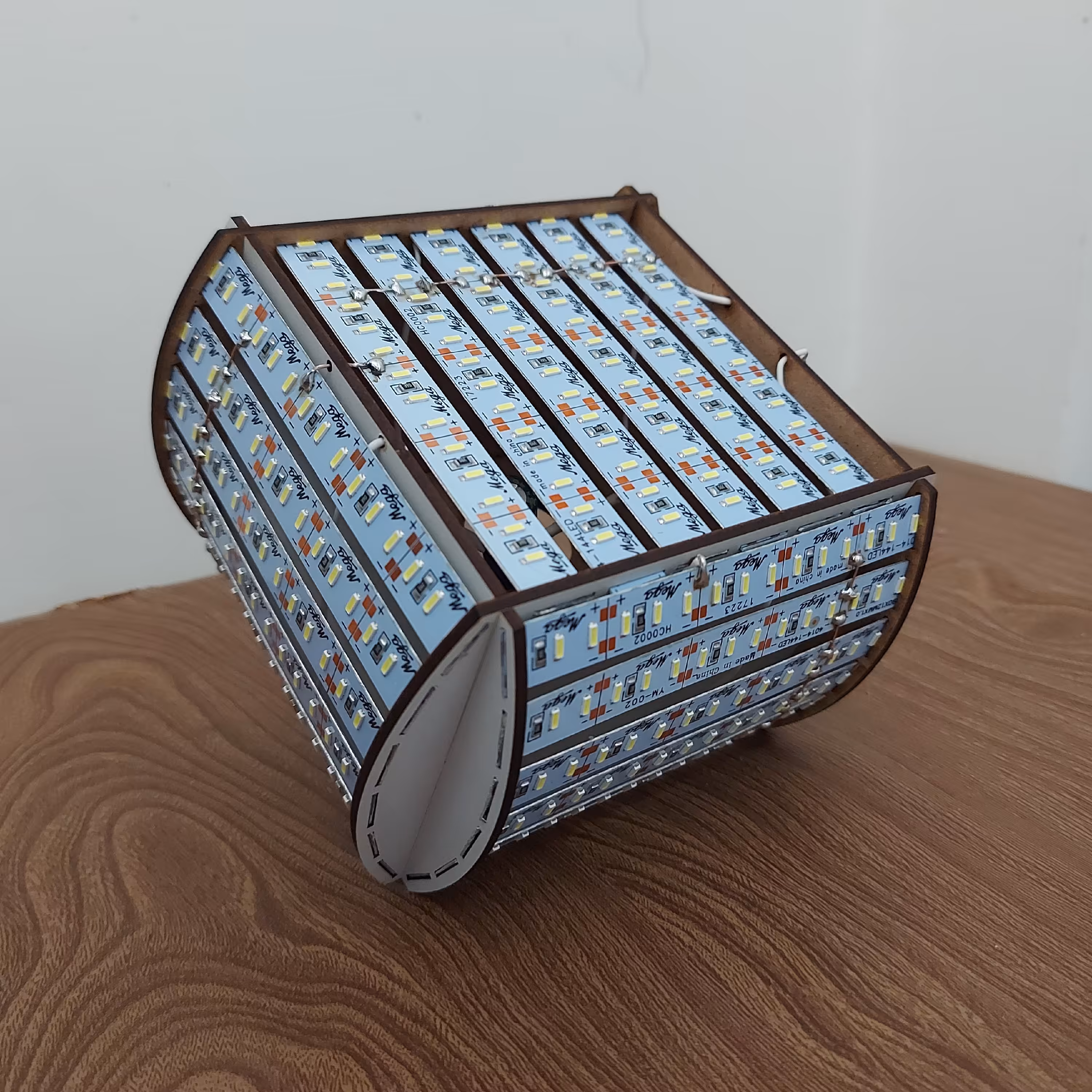 لامپ دست ساز  40 وات 10 در 10 