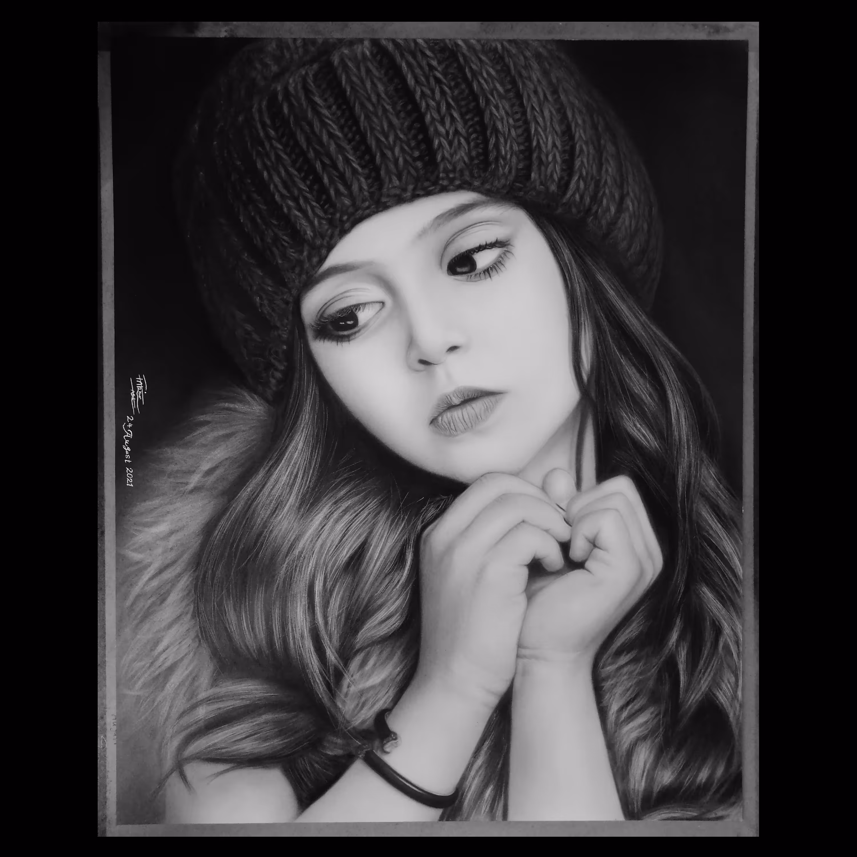 طراحی چهره سیاه قلم ، سبک فتو رئالیسم ، ابعاد 50در 70 سانتی متر ، تکنیک کنته و پودر زغال 