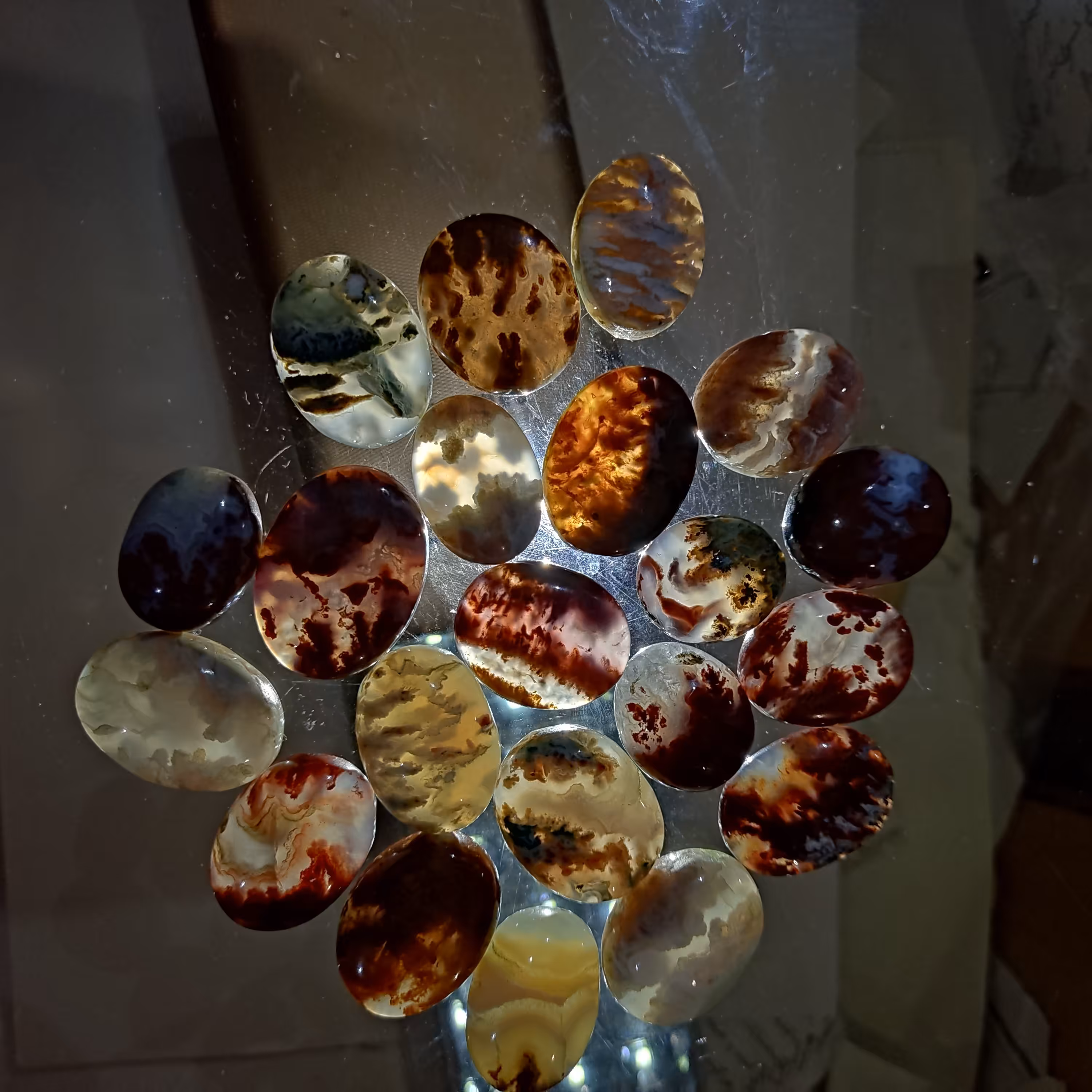 سنگ عقیق شجر - معدنی و گل چین شده -به  دو طرح و  رنگ اقیانوسی و پاییزی 