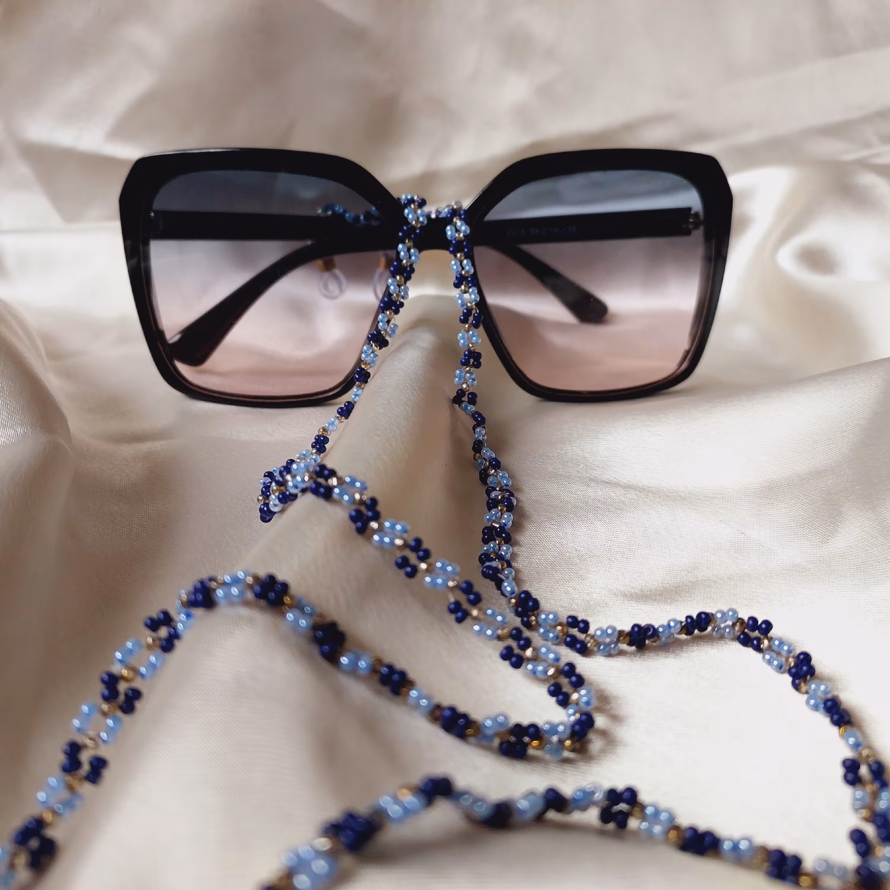 بندعینک منجوقی طرح پاپیون رنگ سرمه ای 