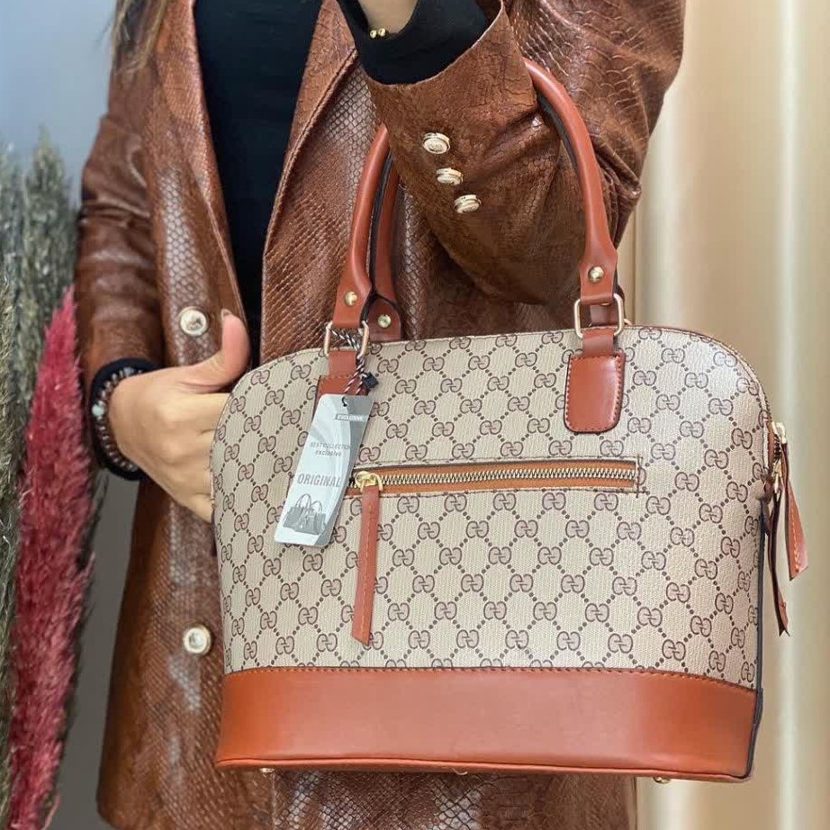 کیف زنانه کیف دستی طرح دار در سه طرح متفاوت و خاص جنس چرم مصنوعی درجه یک دارای بند دوشی چرمی جادار و کاربردی 