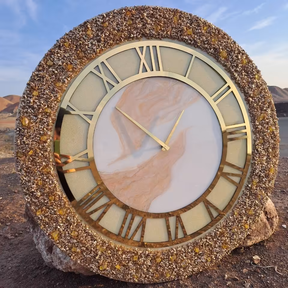 ساعت دیواری رزینی ترکیب طرح کریستالی و روسی