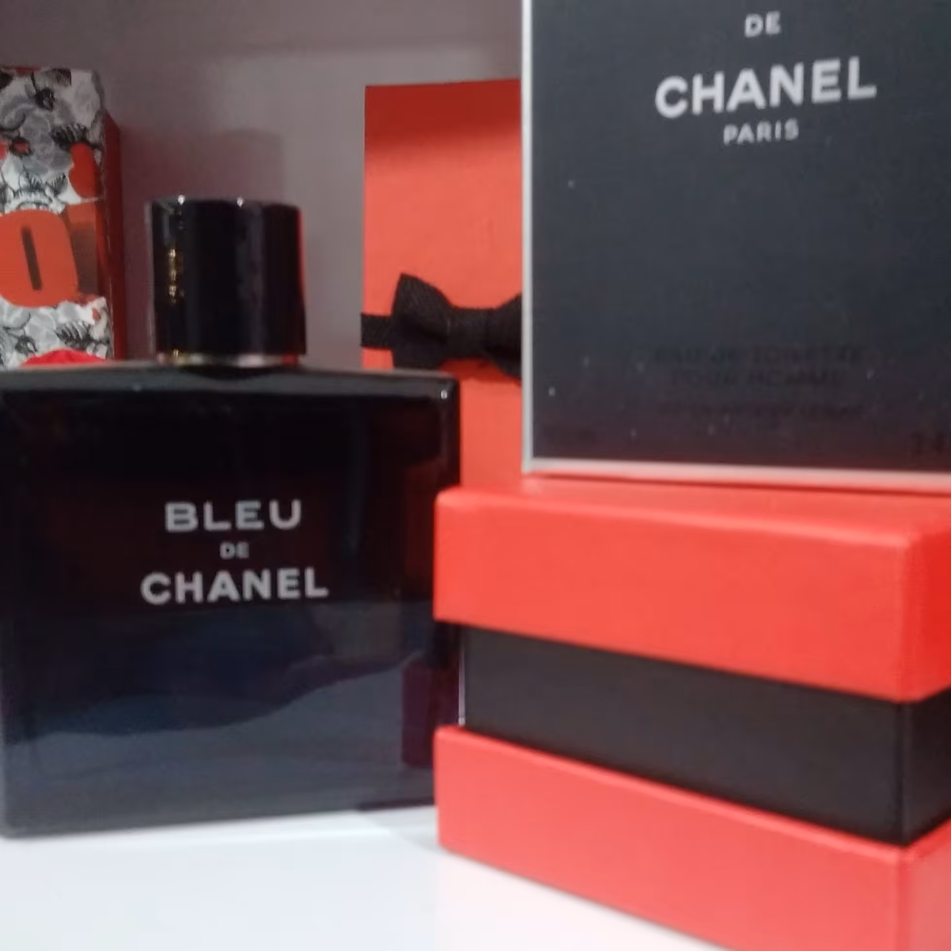 عطر و ادکلن بلو شنل  ( گرمی 25 هزار تومان ) زیر 5 میل فروش نداریم