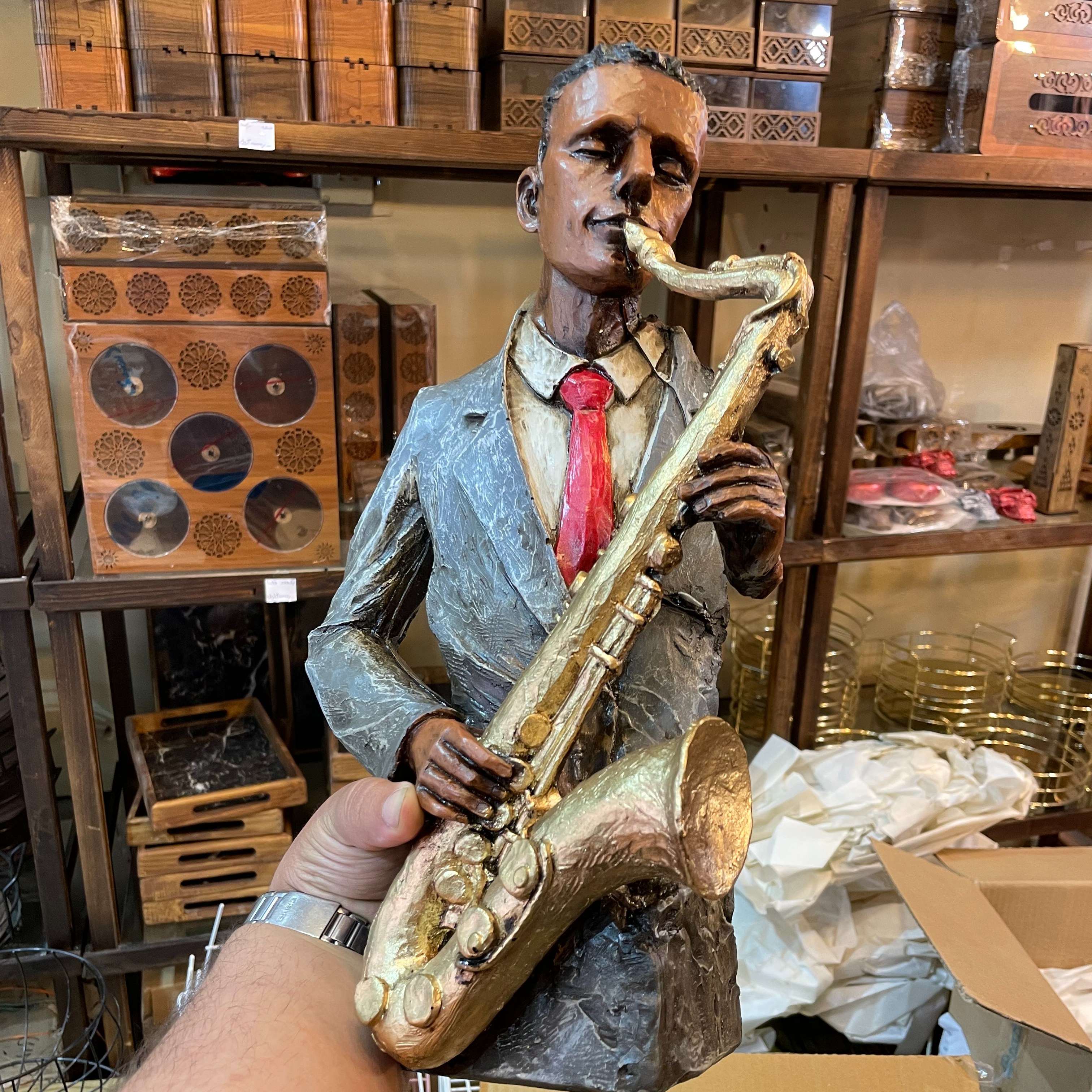 مجسمه موسیقایی طرح نوازنده ساکسیفون بزرگ