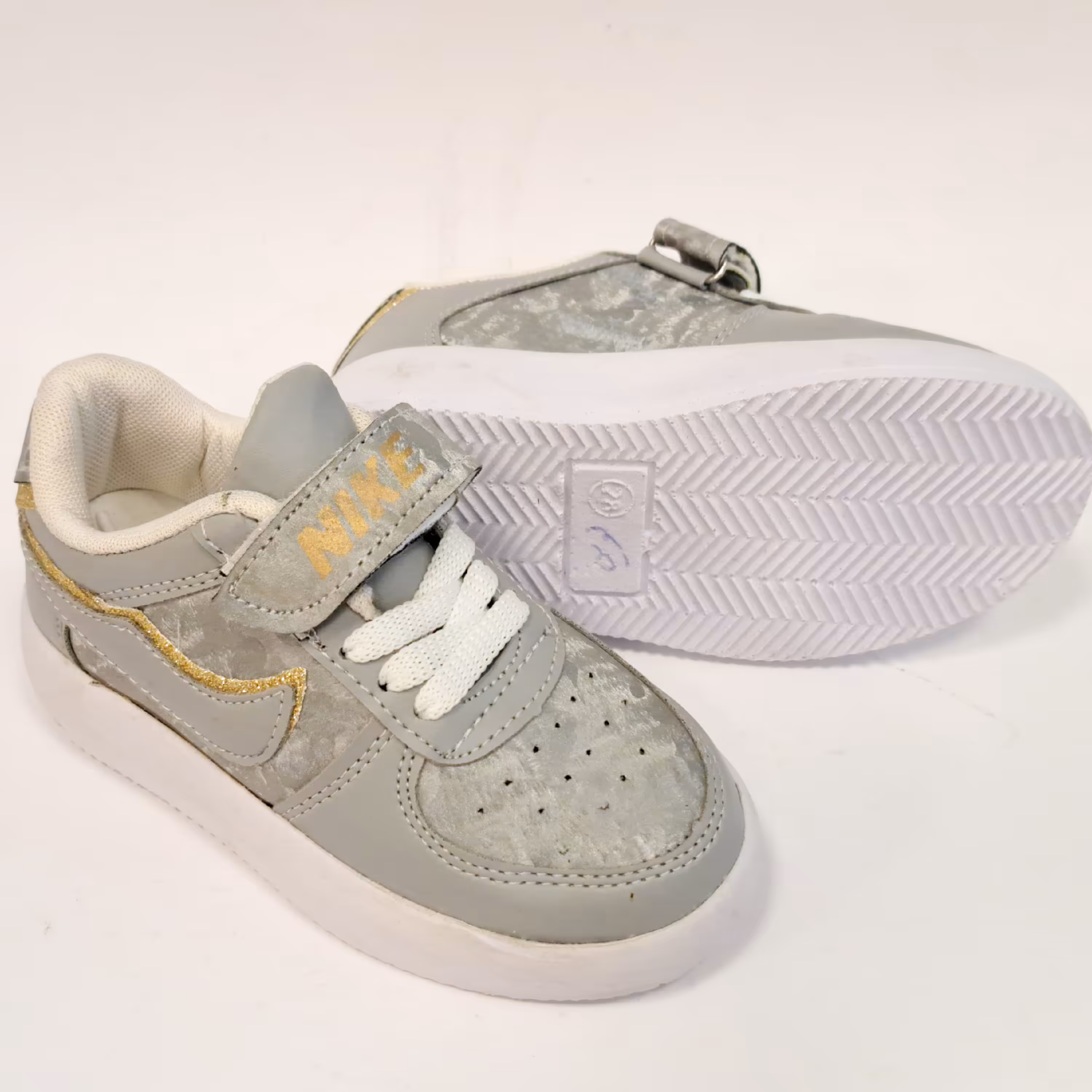 کفش کودک اسپرت پتینه دخترانه و پسرانه رنگ نقره ای سایز  28 تا 31