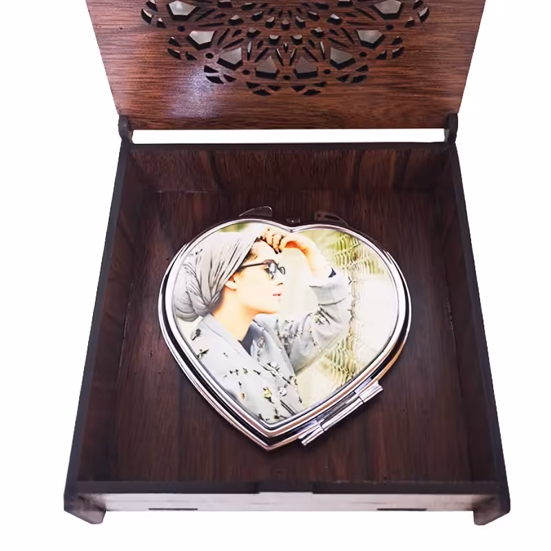 آینه آرایشی(به همرا جعبه چوبی کادویی) با چاپ عکس دلخواه شما