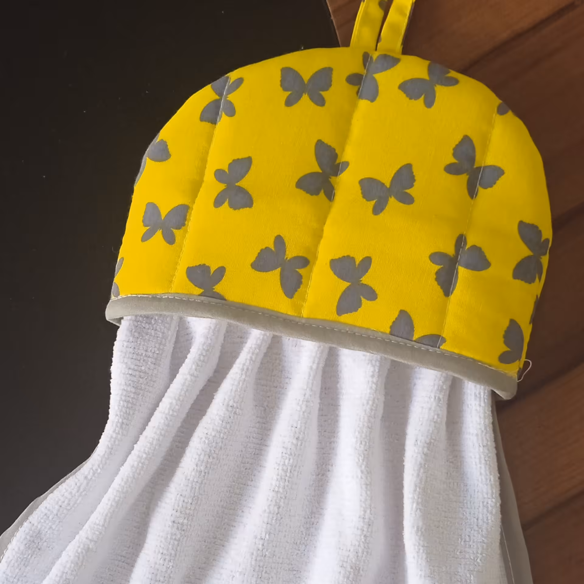 حوله آشپزخانه زرد واسه خانمهایی که به آشپزخانه اهمیت میدن 