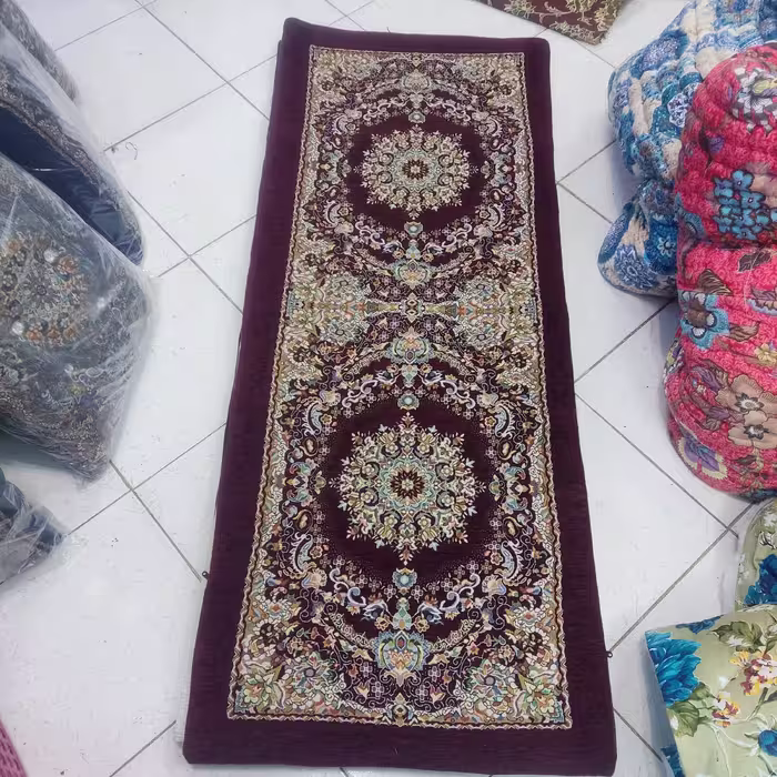تشک کنار اتاقی مخمل نمدی زیرانداز نمدی  کناره نمدی مخمل 