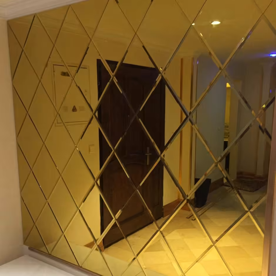 آینه دکوراتیو  سفید و برنز  در چند طرح شیک