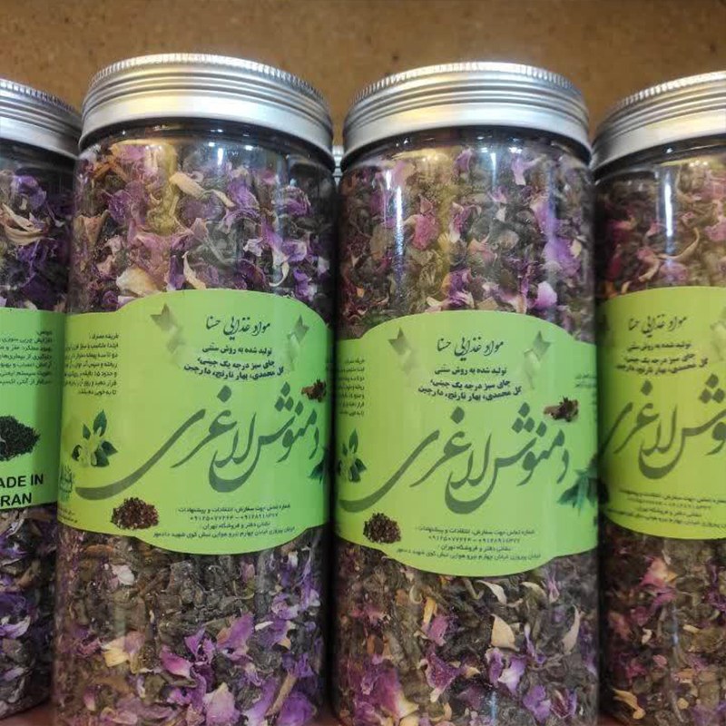 دمنوش چای سبز چینی به همراه دارچین گل محمدی بهارنارج با طعم بسیار عالی