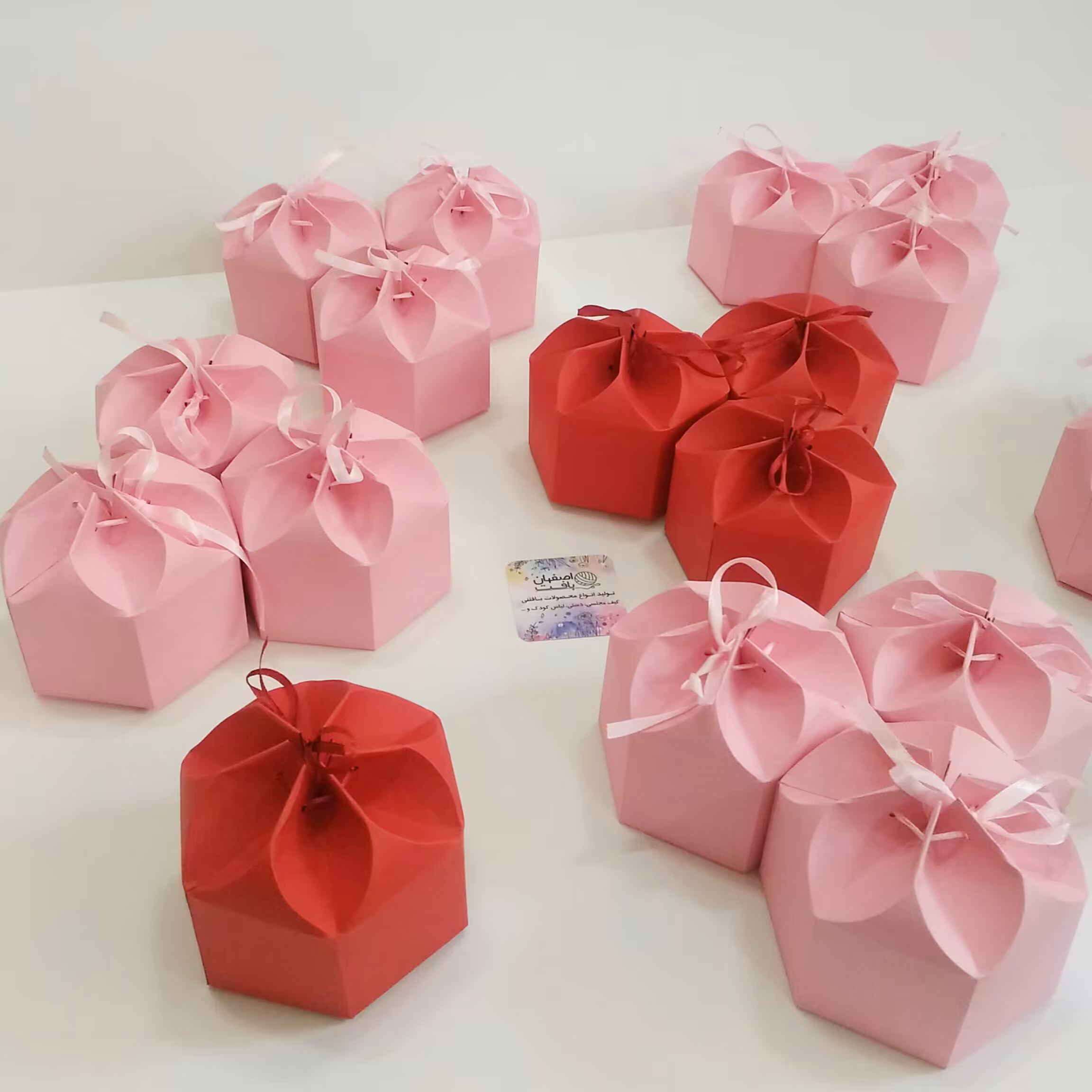 جعبه کادو 6ضلعی  طرح گل هرضلع 5سانت ارتفاع 5