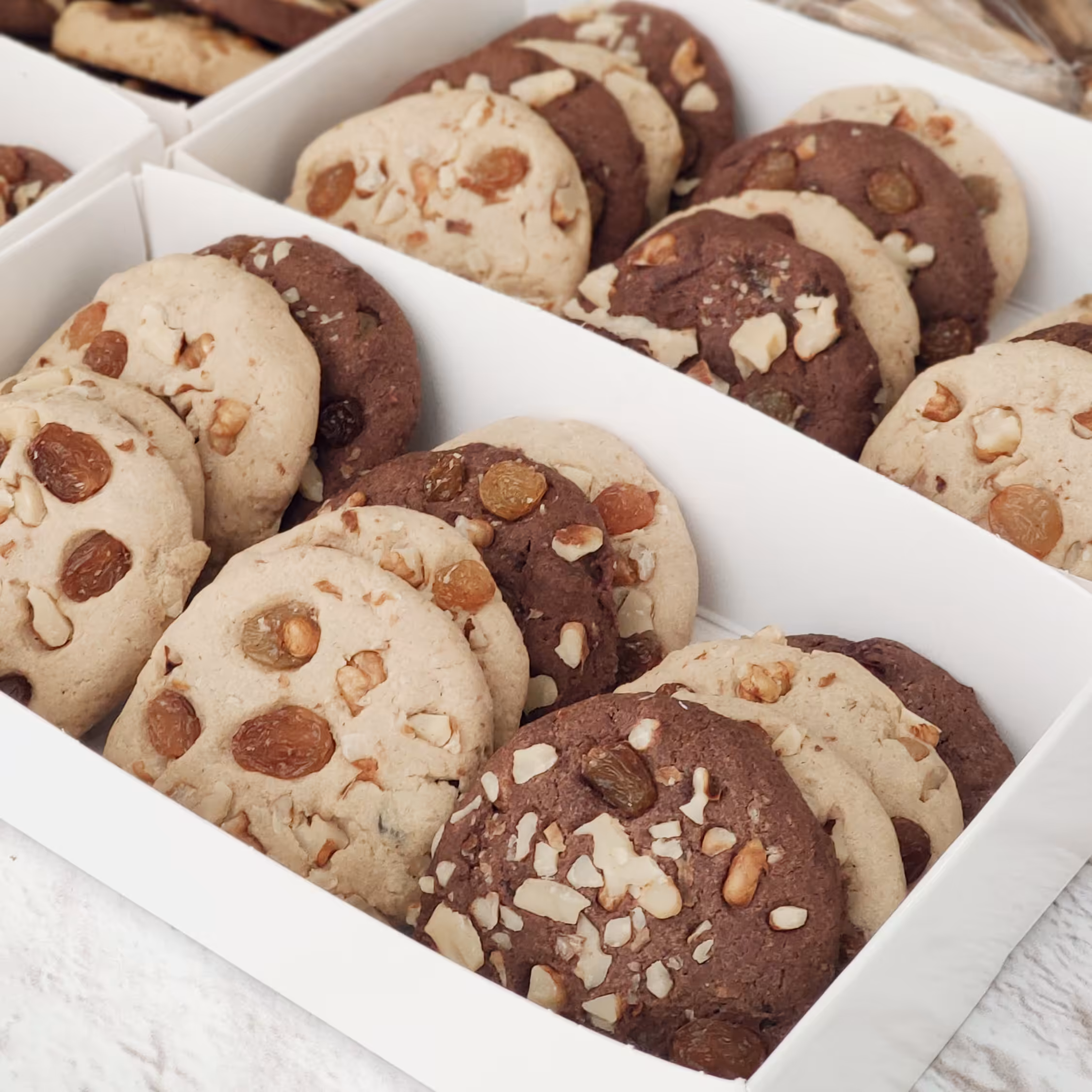 کوکی گردویی رژیمی لاهیجان (وانیلی)41 کالری با آرد جو دوسر شیرین شده با عسل 