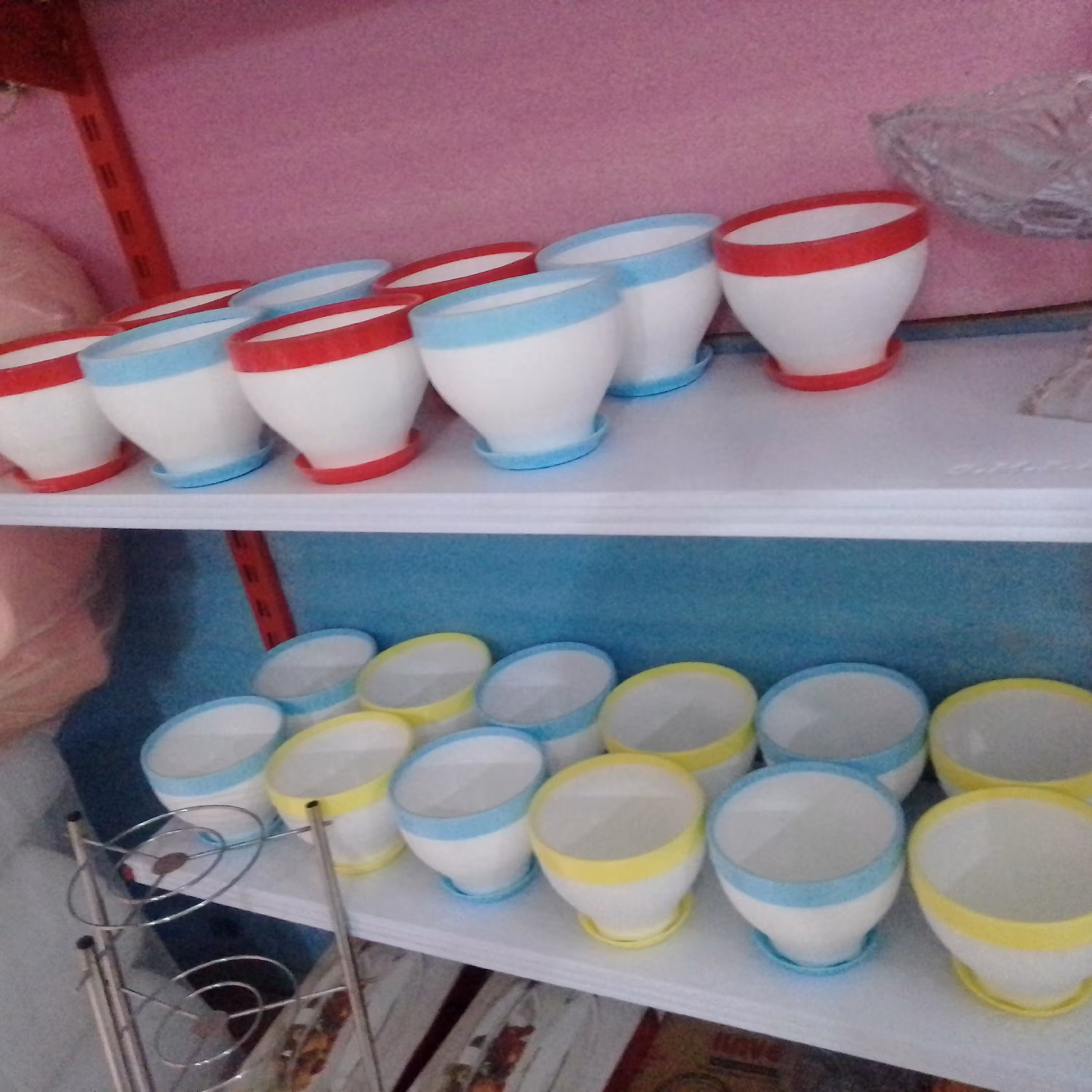 گلدان نانوپلاست لب رنگی با زیره ست