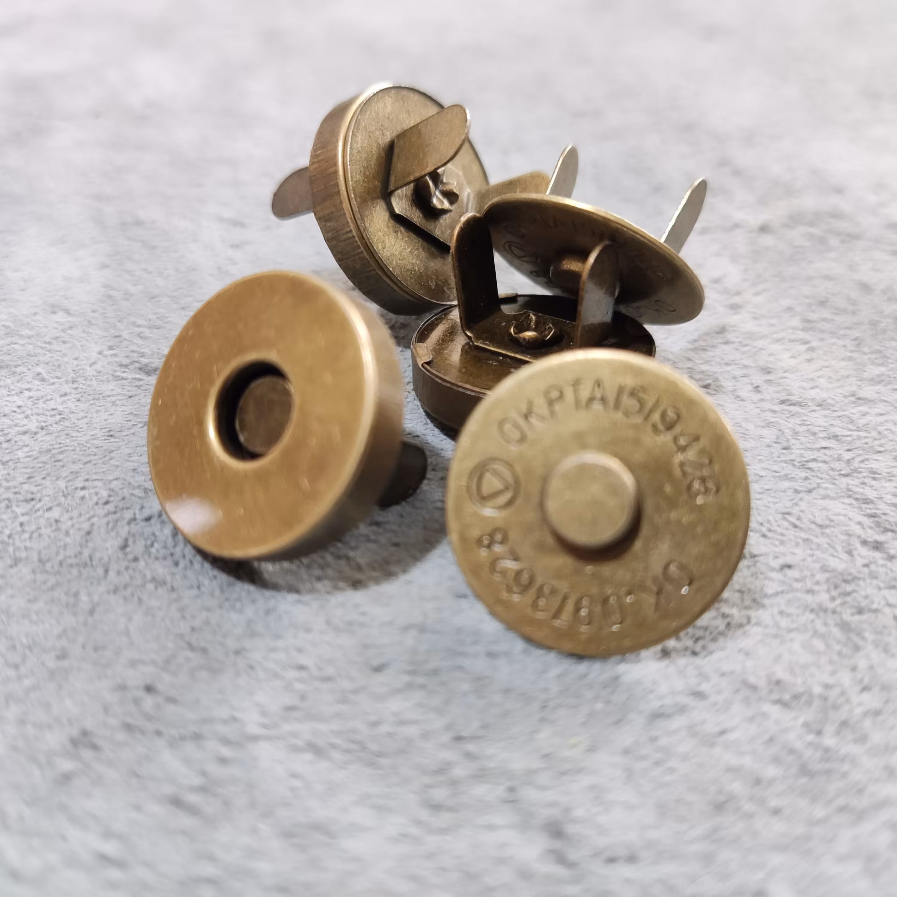 دکمه آهن ربایی سایز بزرگ زردقلم (5 عددی)