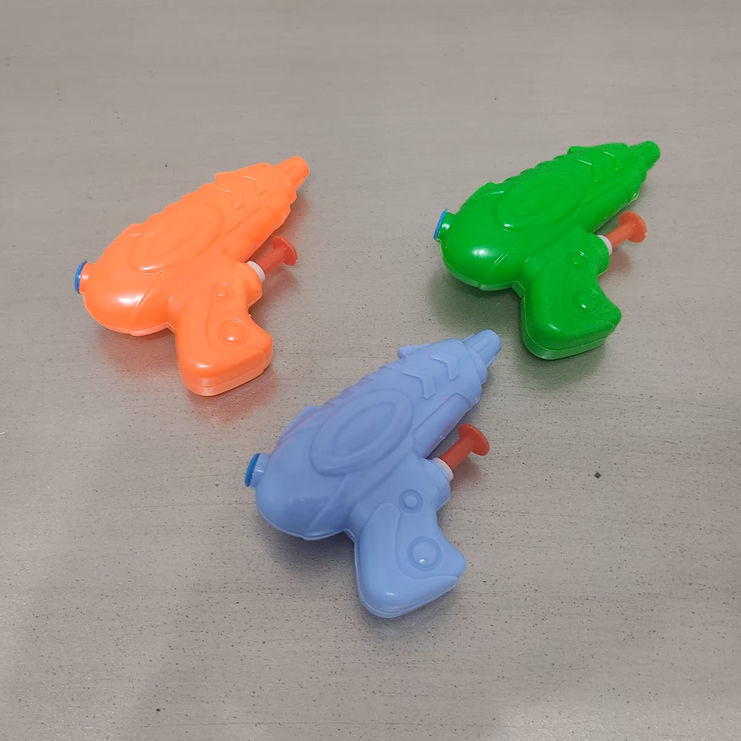 تفنگ آب پاش کوچک رنگی بسته سه عددی