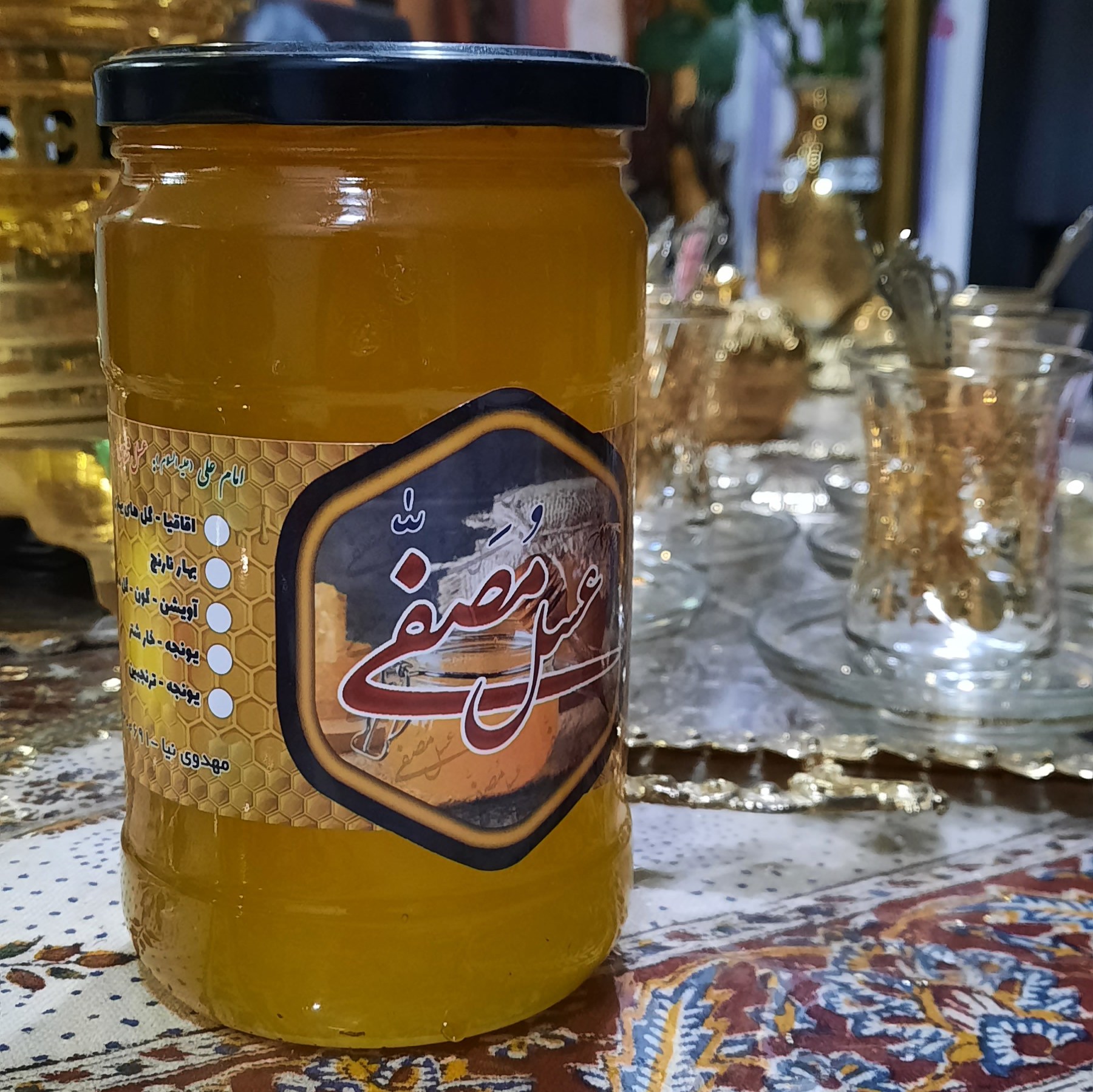 عسل گل یونجه صد در صد طبیعی امساله خالصا 900 گرم بدون حساب وزن شیشه یک عدد