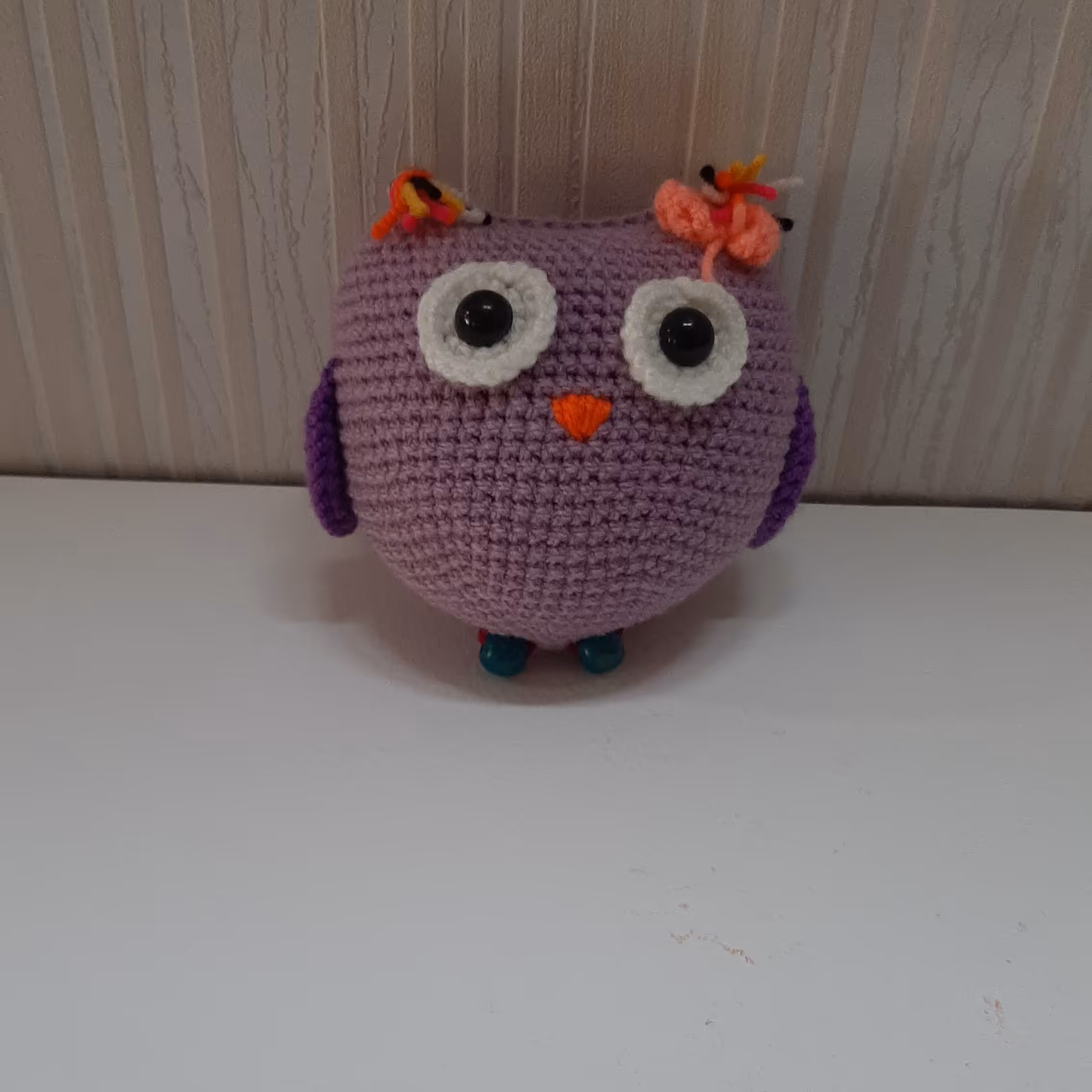 عروسک فانتزی طرح جغد دستبافت تهیه شده از کاموا اکلیل بافت و الیاف پشم شیشه مرغوب