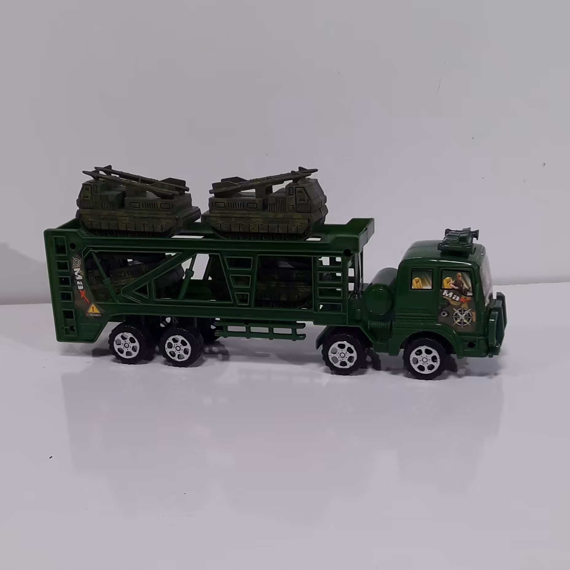 تریلی ارتشی قدرتی بهمراه 4 تا تانک و کیفیت و قیمت مناسب