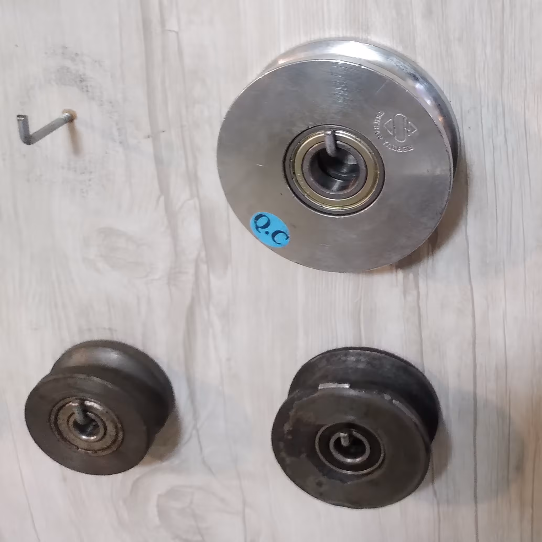 چرخ زیر دری جنس درجه یک سه در شش