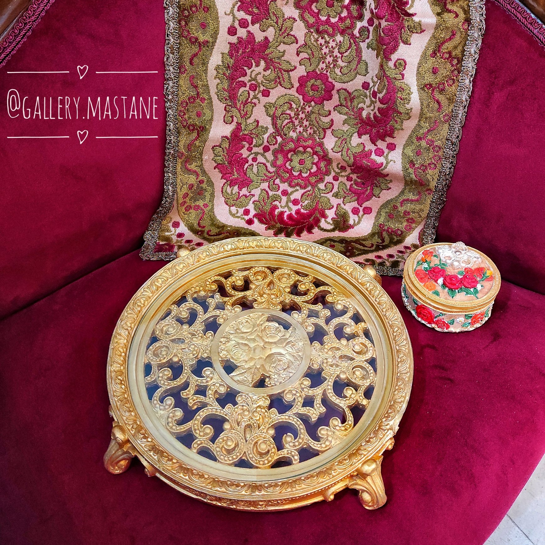 سینی پذیرایی گرد مشبک طلایی