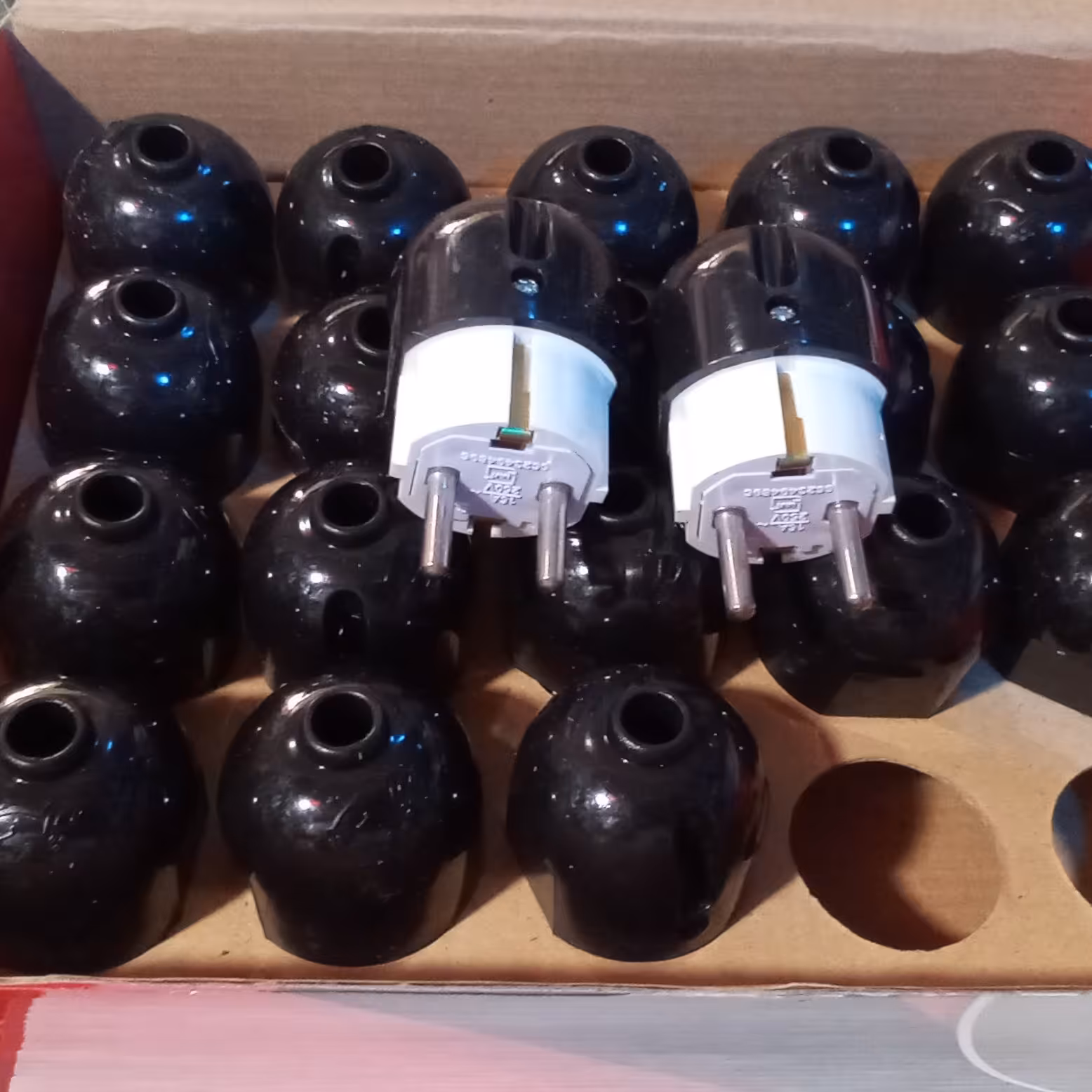 دوشاخه استاندارد تیراژه