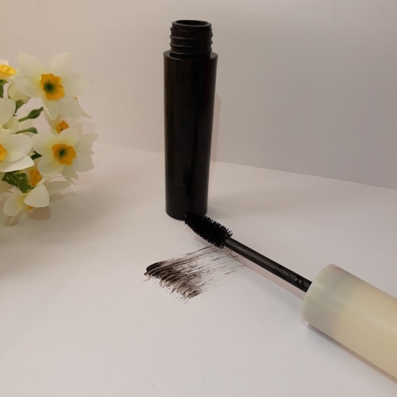 ریمل گیاهی تقویت کننده مژه حاوی سرمه و ویتامین E