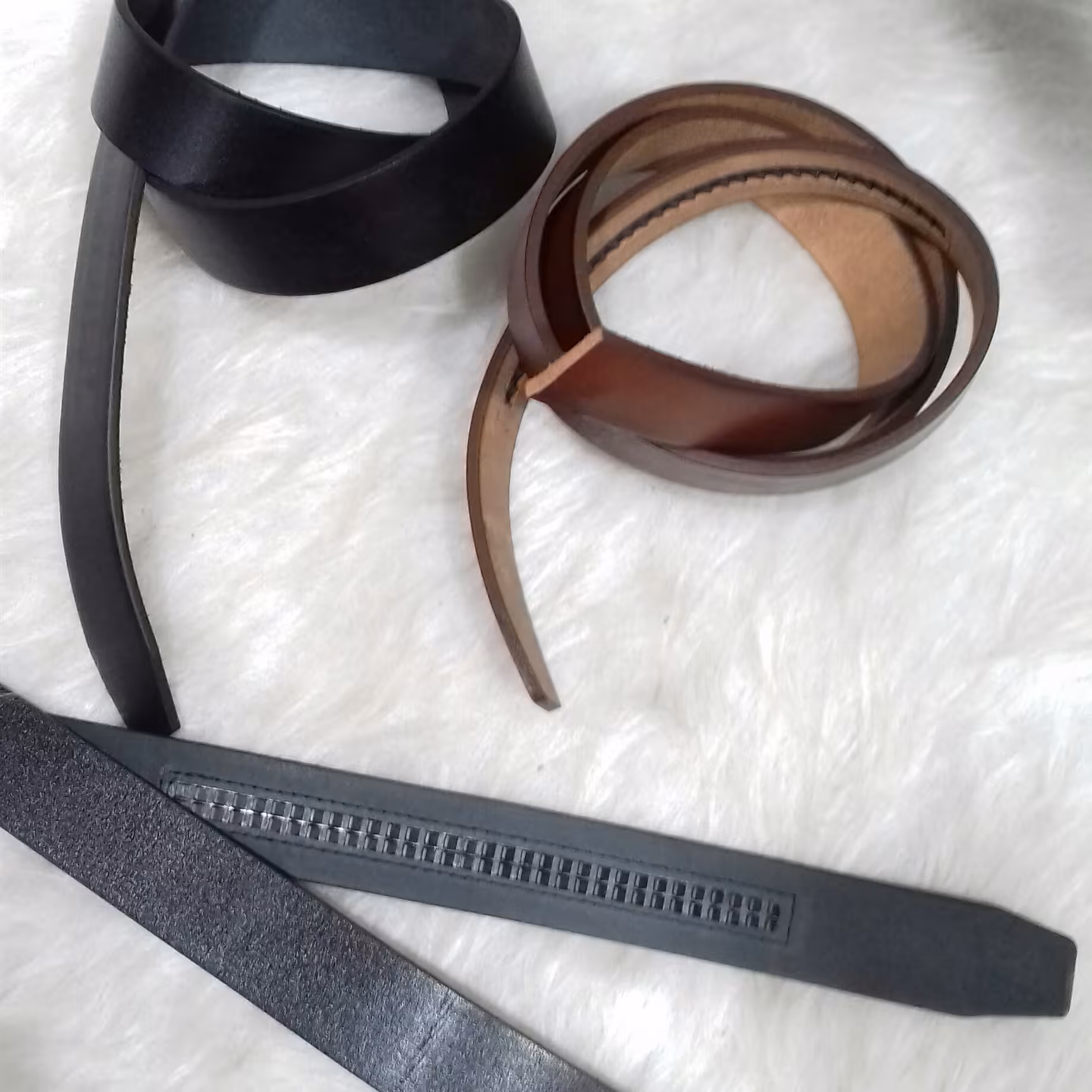 کمربند ریلی چرم گامیشی طبیعی تک لایه خام بدون سگک در رنگ های عسلی مشکی 