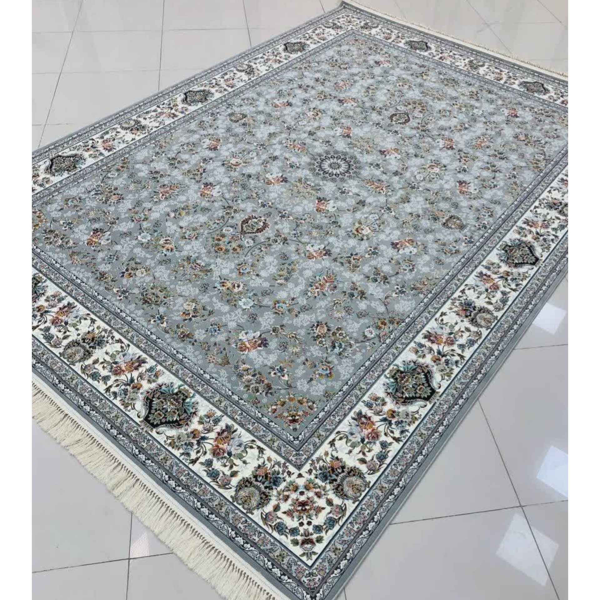 فرش ماشینی 1200 شانه اصل تراکم 3600 طرح زریسان زمینه طوسی 12 متری جنس اکرولیک
