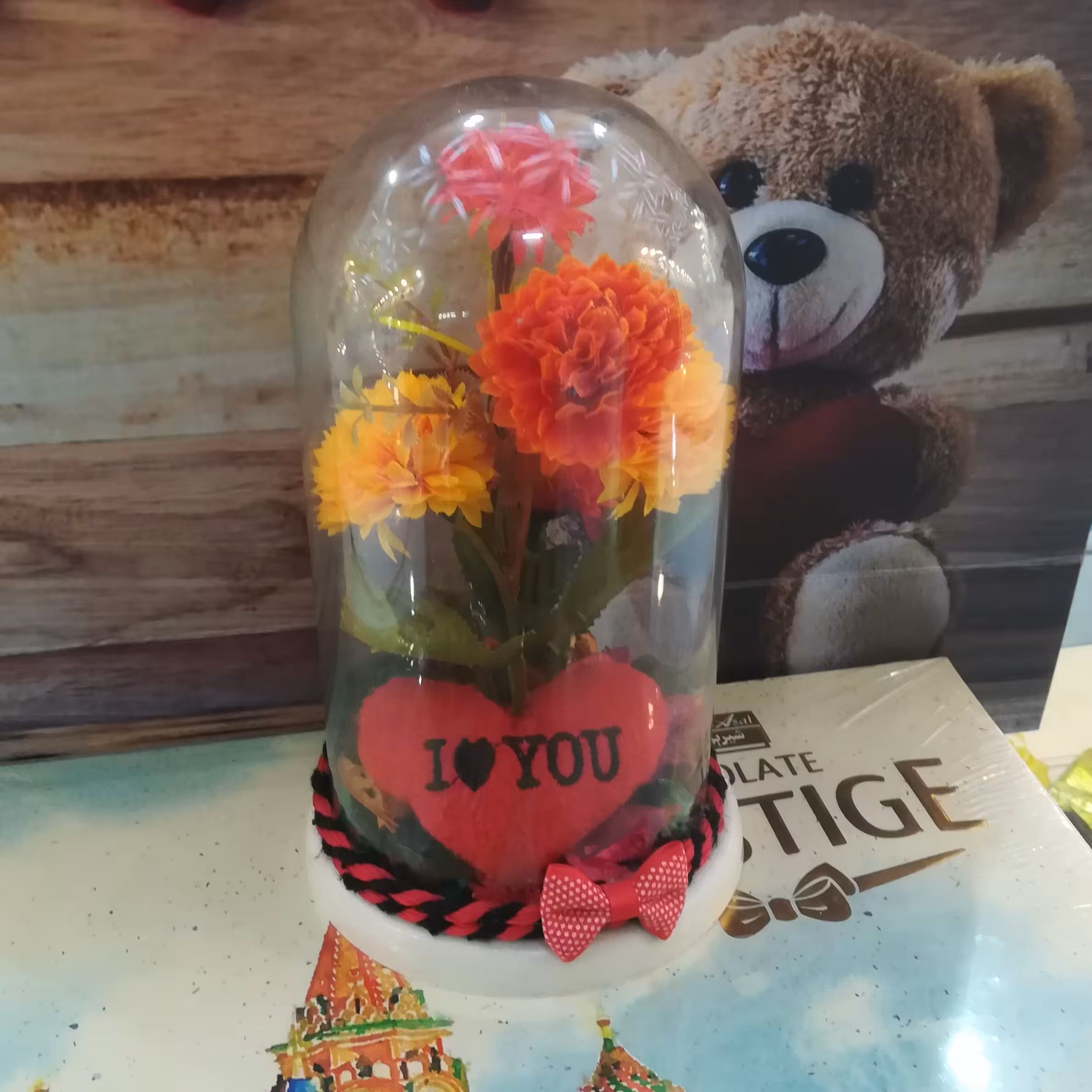 پک هدیه گل شیشه فلکسی20سانتی همراه گل میخک و قلب بسیار شیک و زیبا بهترین هدیه 