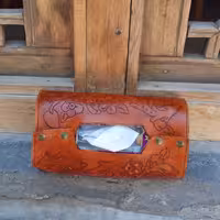 جا دستمالی قلمزنی شده طرح گل  رنگ عسلی چرم ایتالیایی