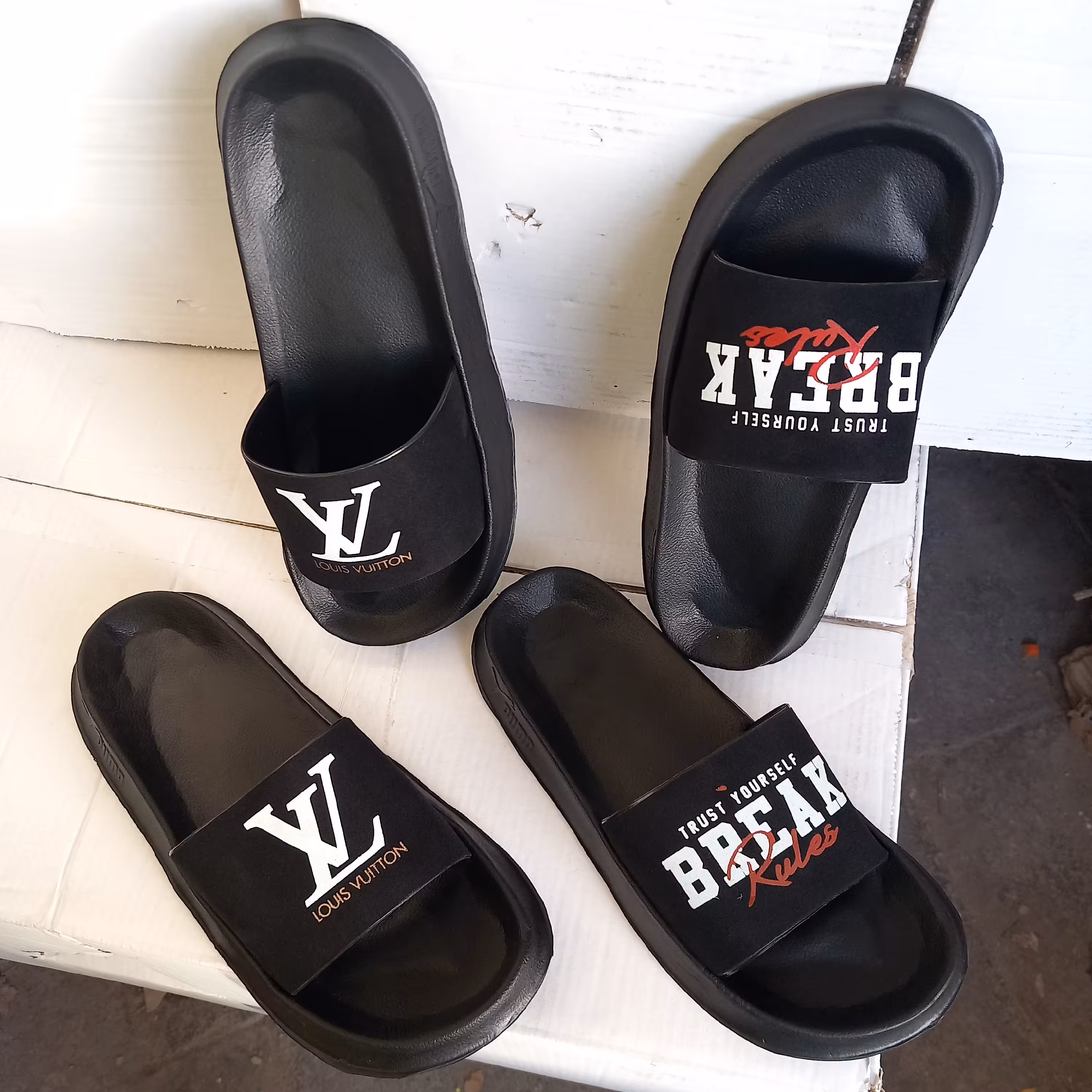 دمپایی اسپرت