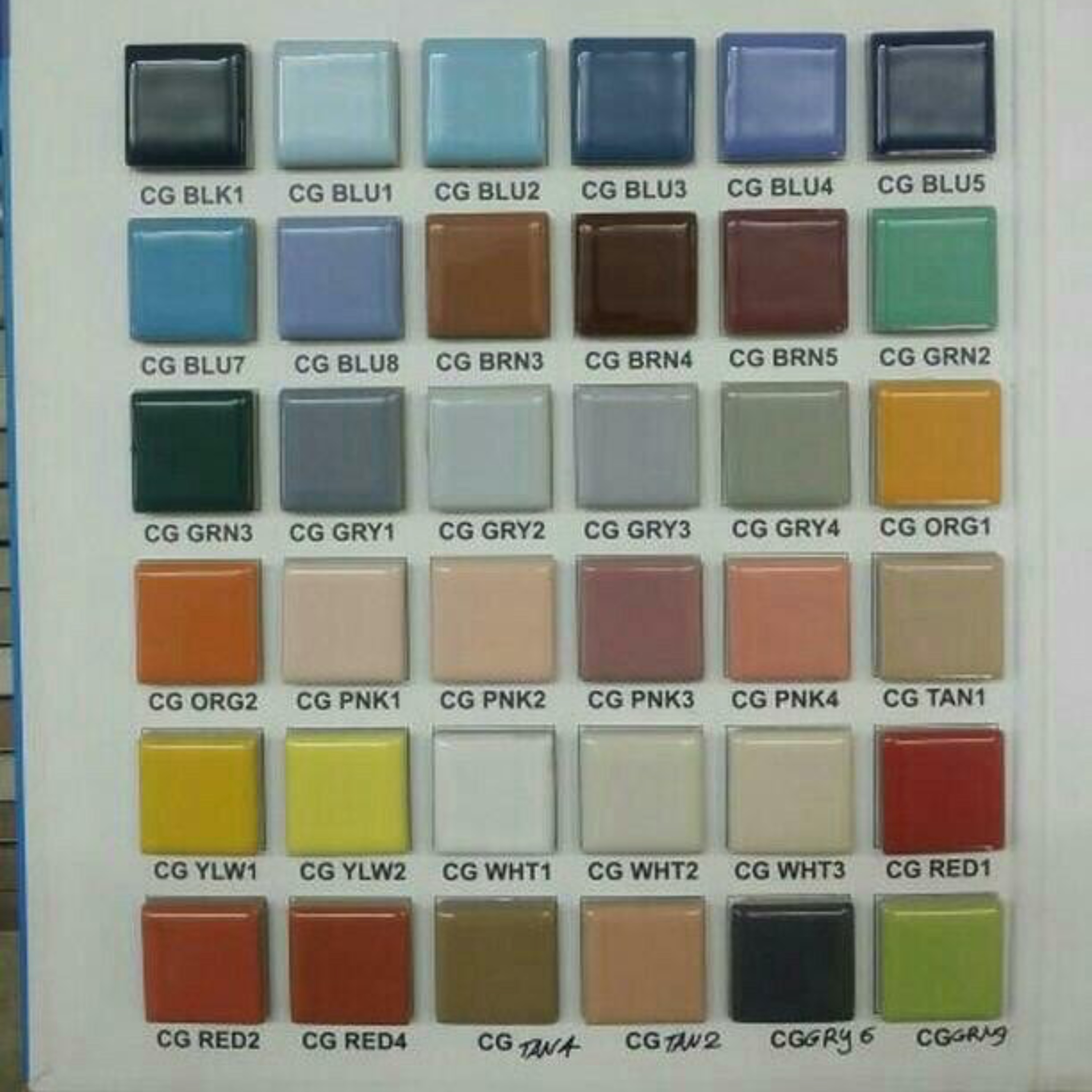 کاشی استخری بغیر از سورمه ای و قرمز