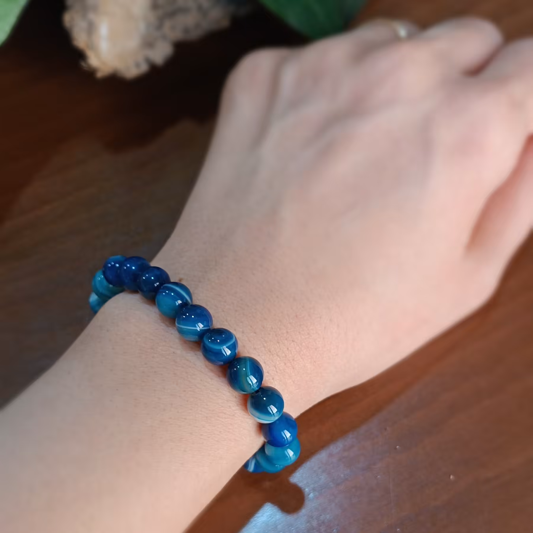  دستبند سنگ عقیق آبی  با کیفیت عالی و گره کشویی قابل تبدیل به بند کشی