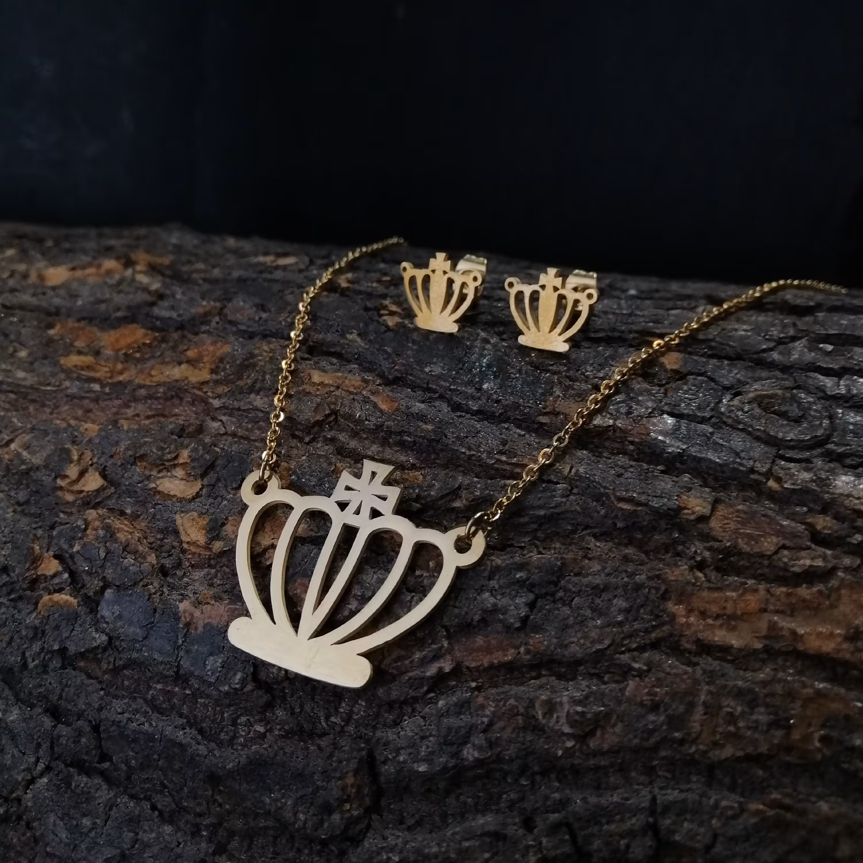 نیم ست استیل طلایی- طرح تاج-استیل درجه یک-زنجیر 45 سانت